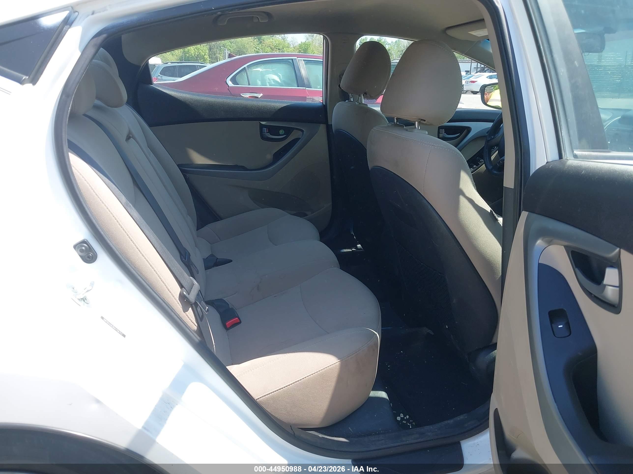 HYUNDAI ELANTRA image 8