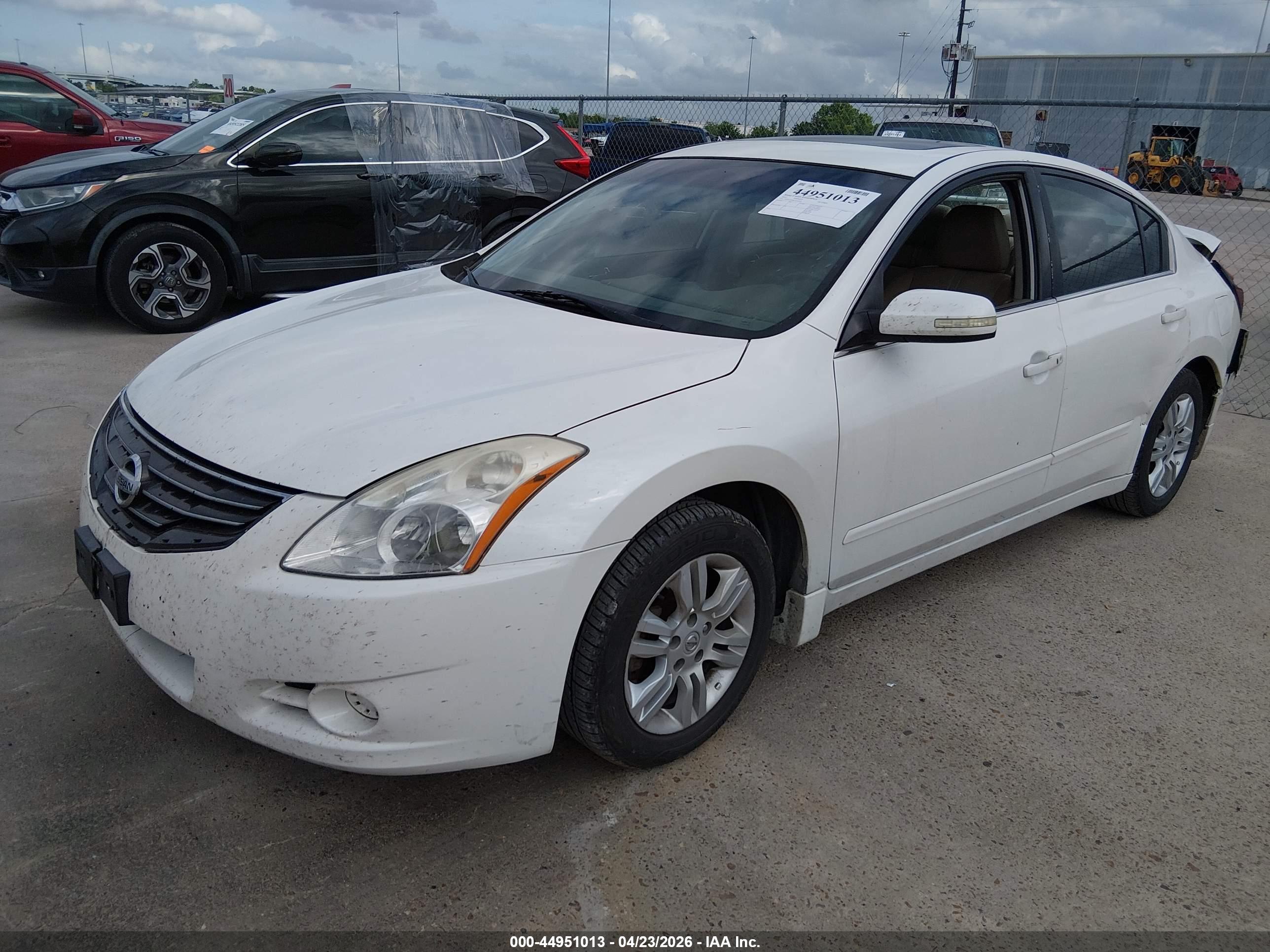 NISSAN ALTIMA image 2