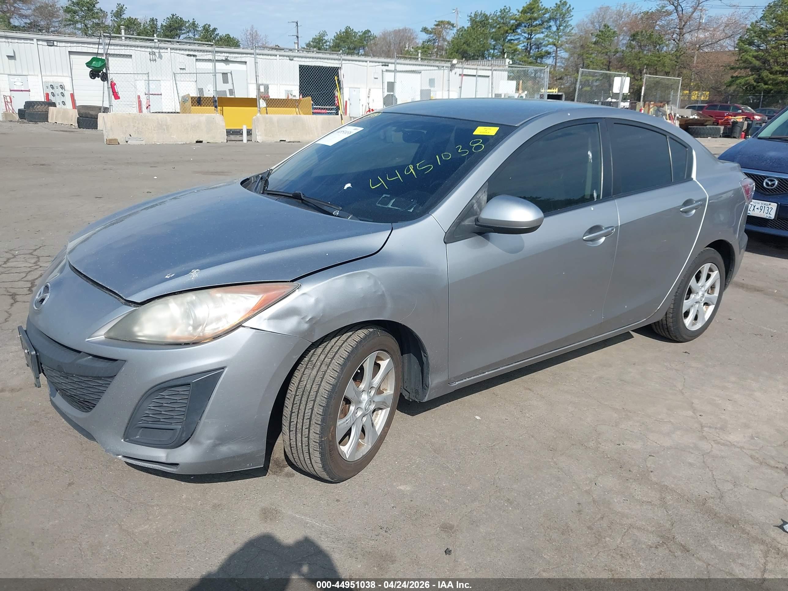 MAZDA MAZDA3 image 2