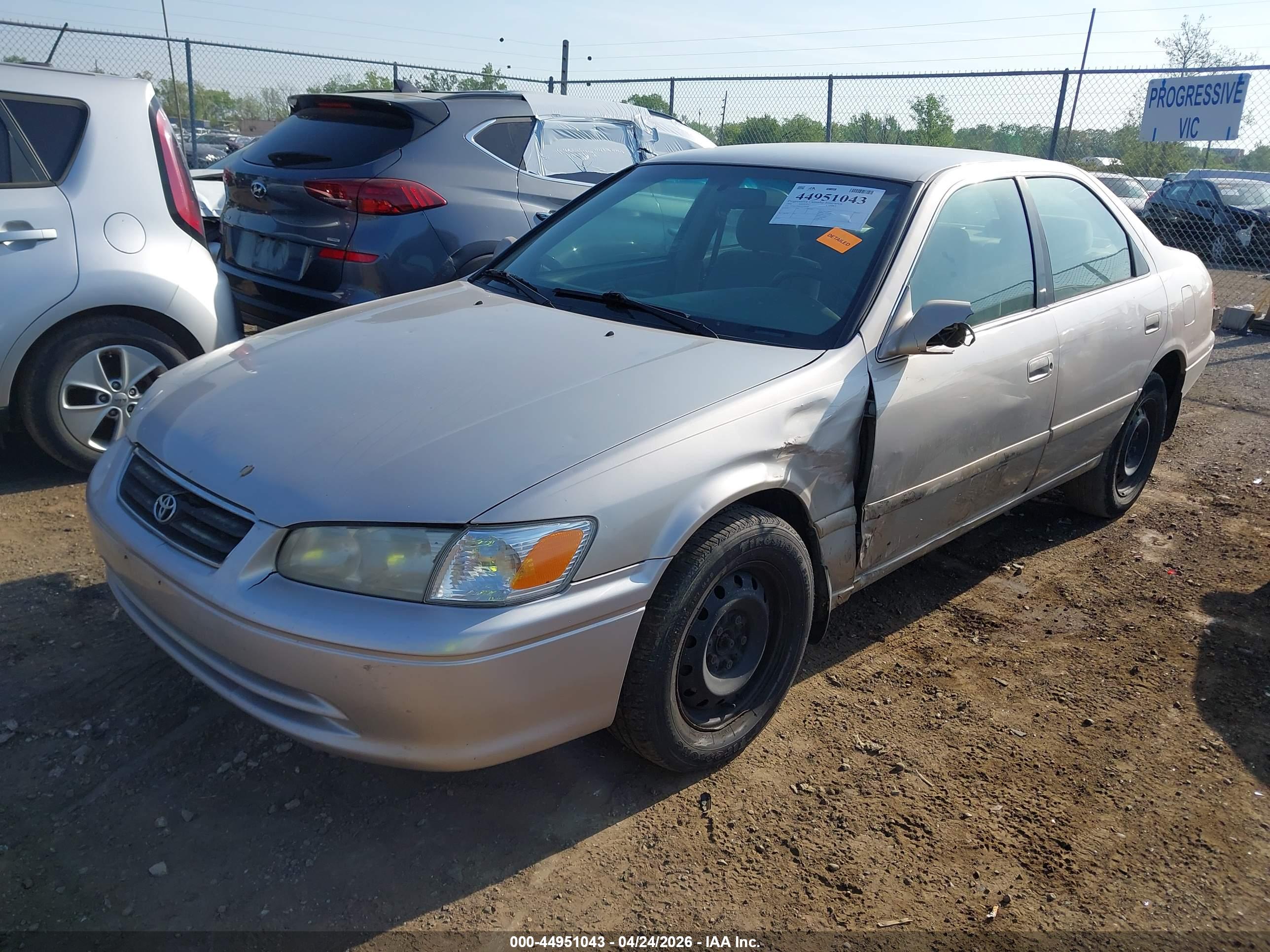 TOYOTA CAMRY image 2