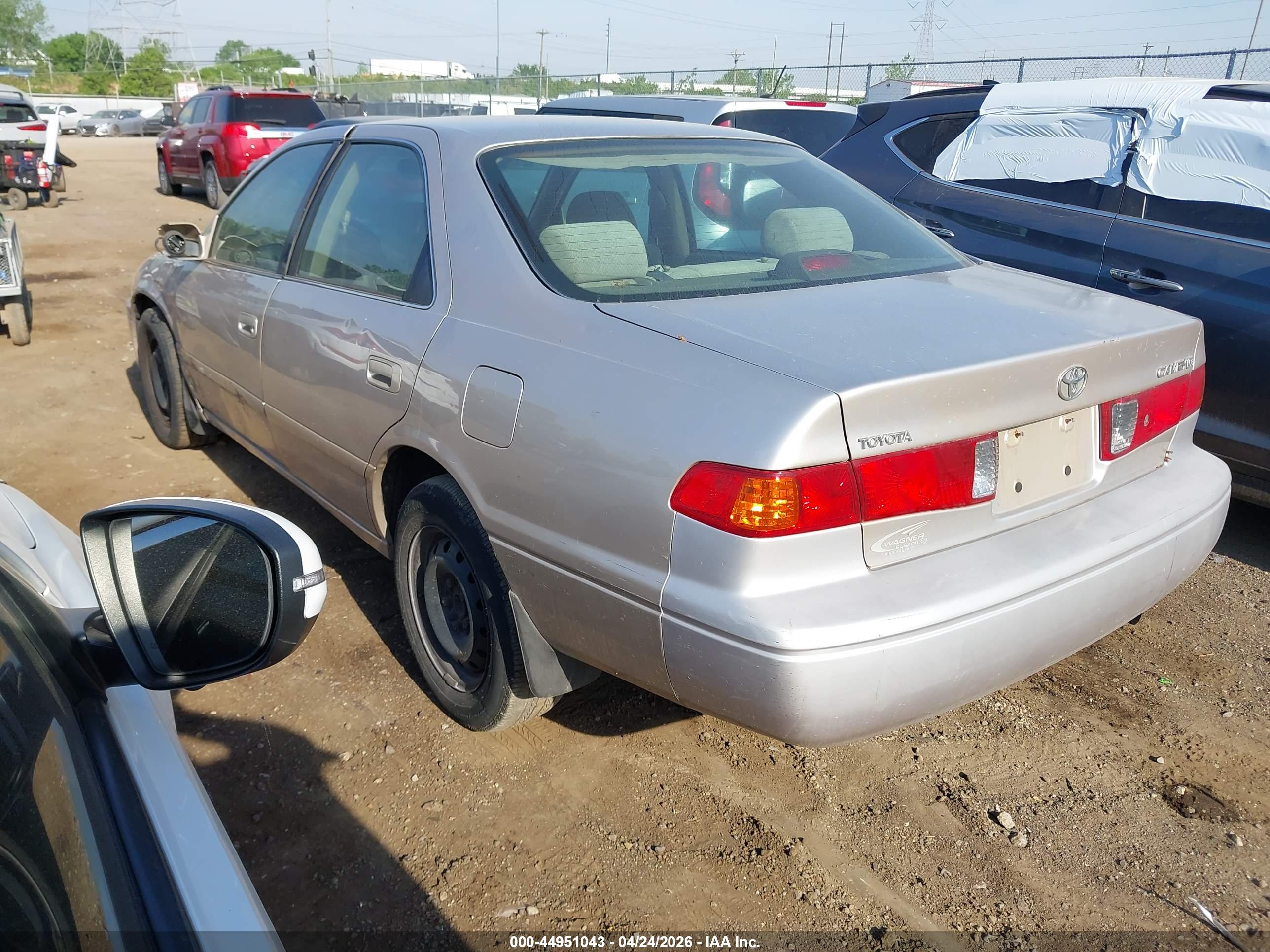 TOYOTA CAMRY image 3