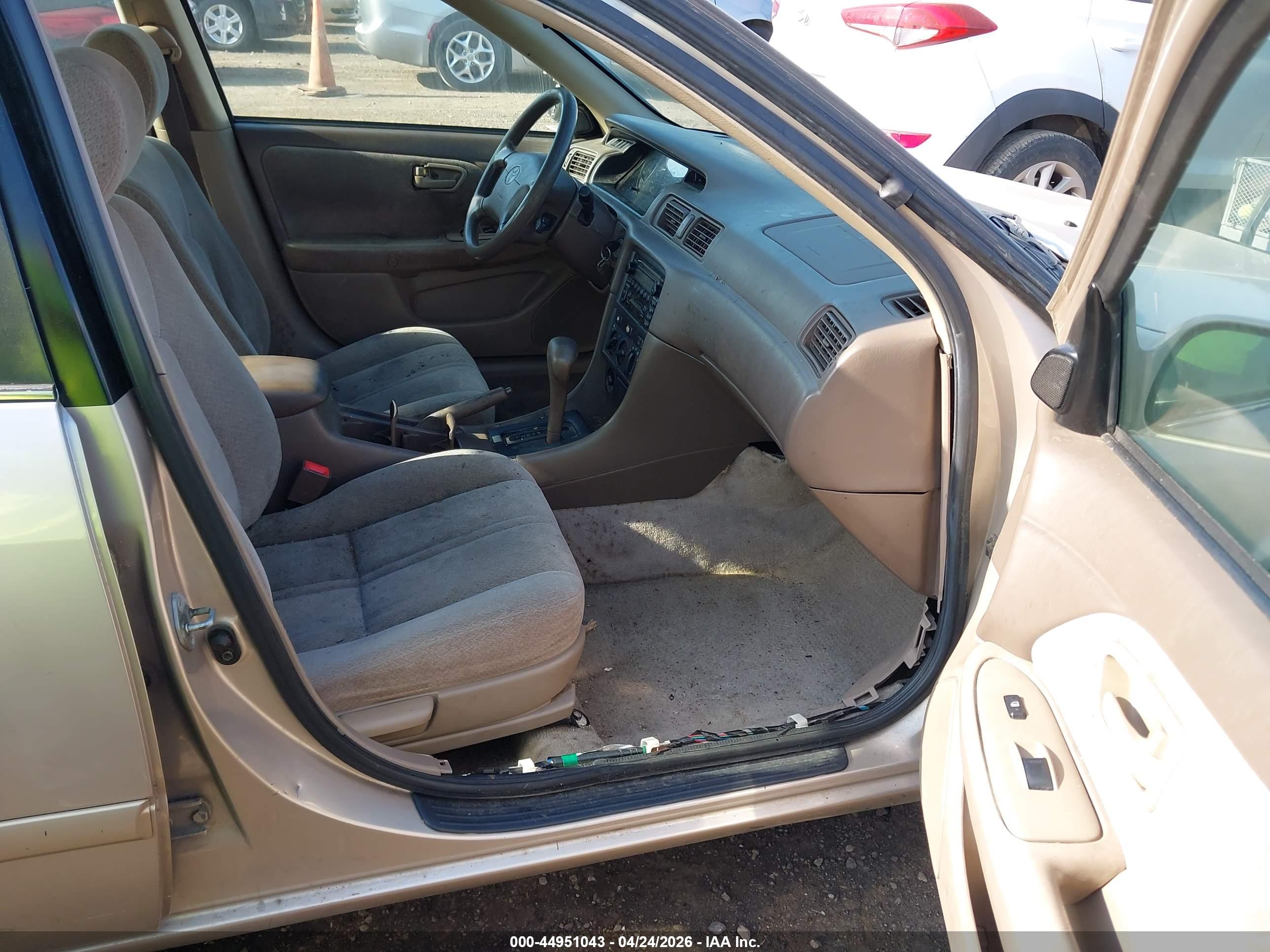 TOYOTA CAMRY image 5