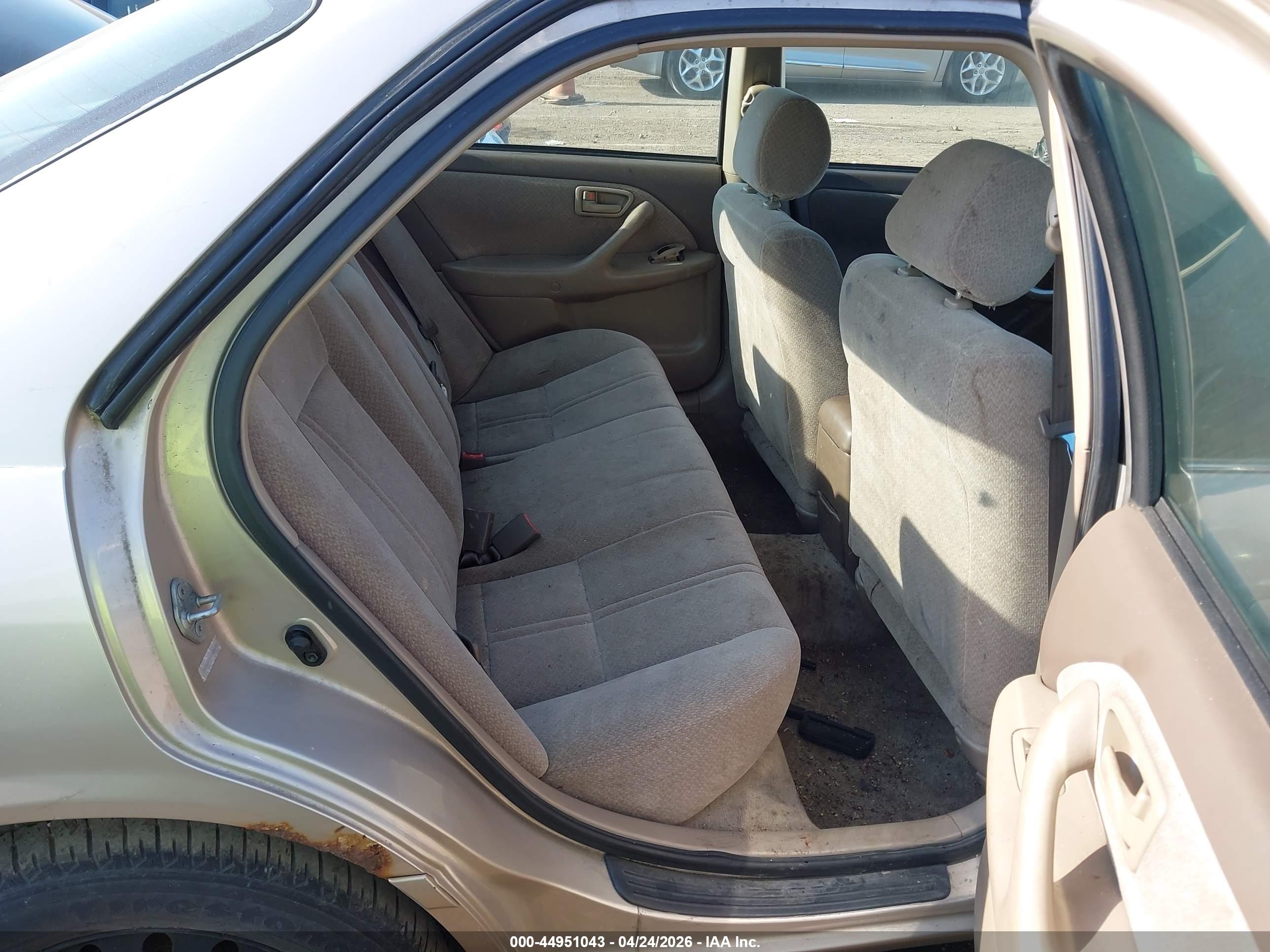 TOYOTA CAMRY image 8