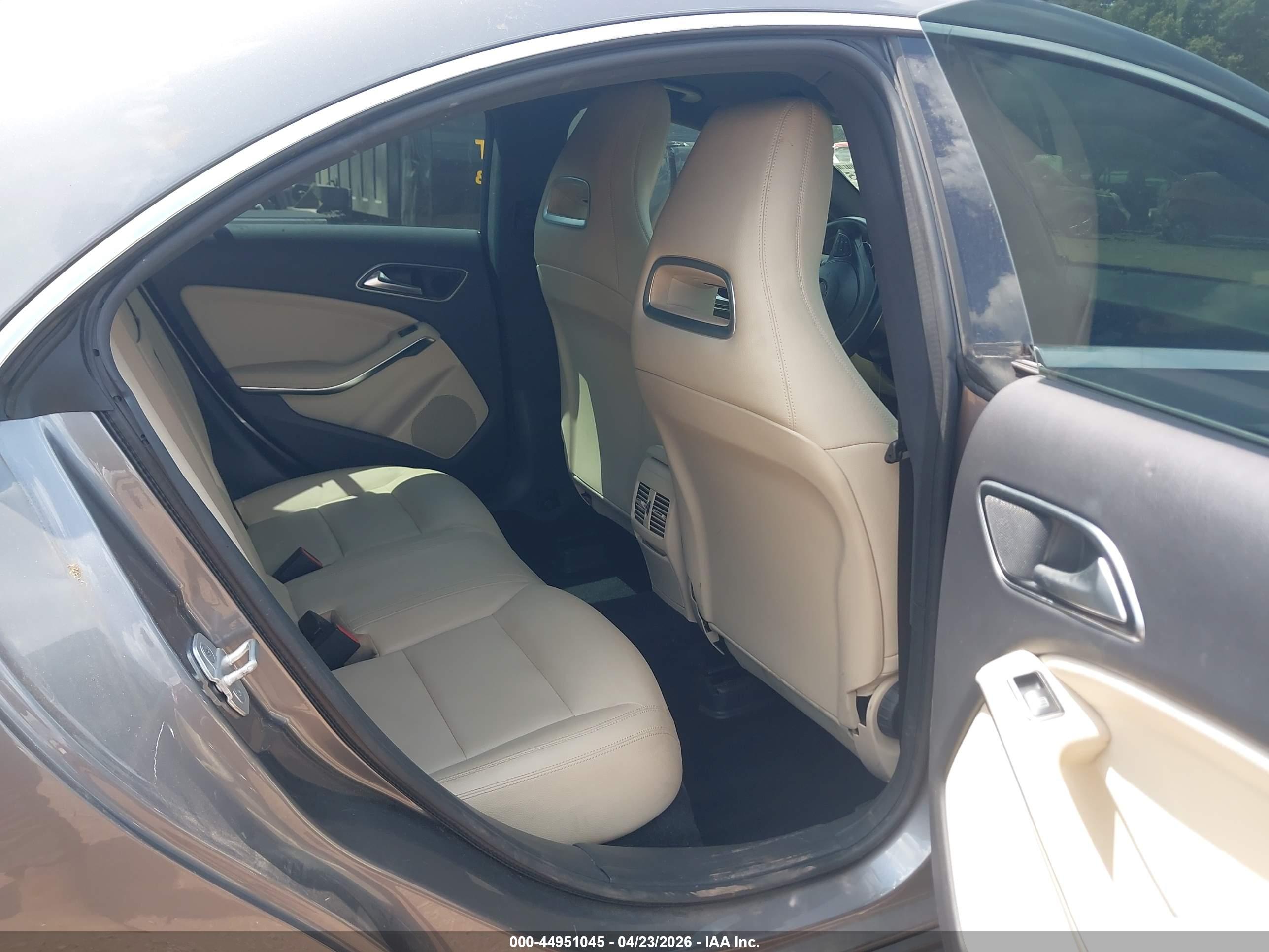 MERCEDES-BENZ CLA image 8