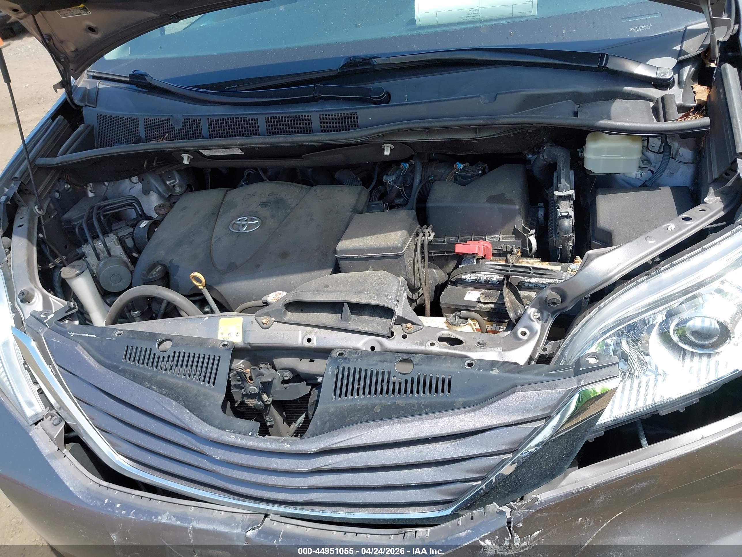 TOYOTA SIENNA image 10