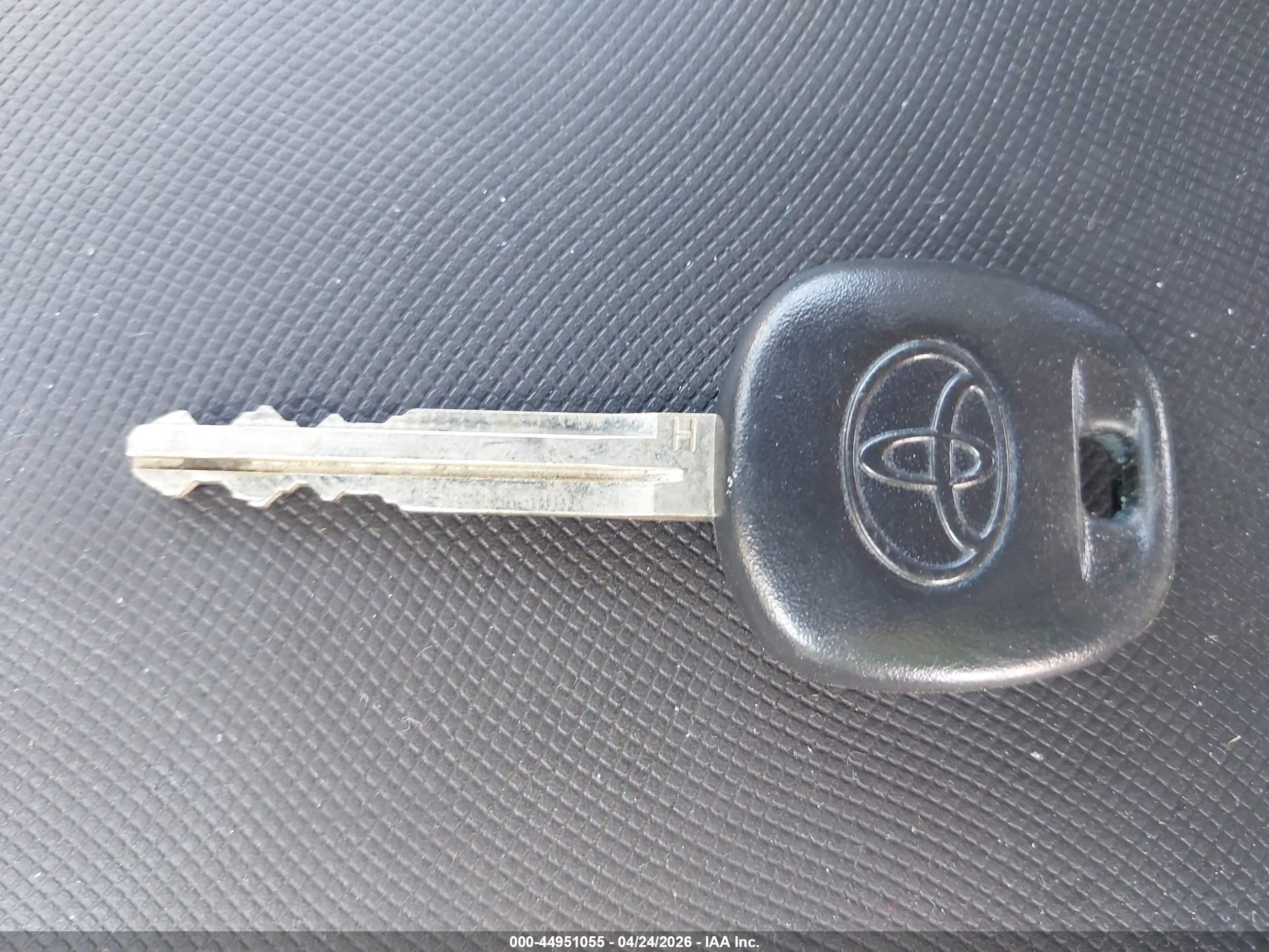TOYOTA SIENNA image 11