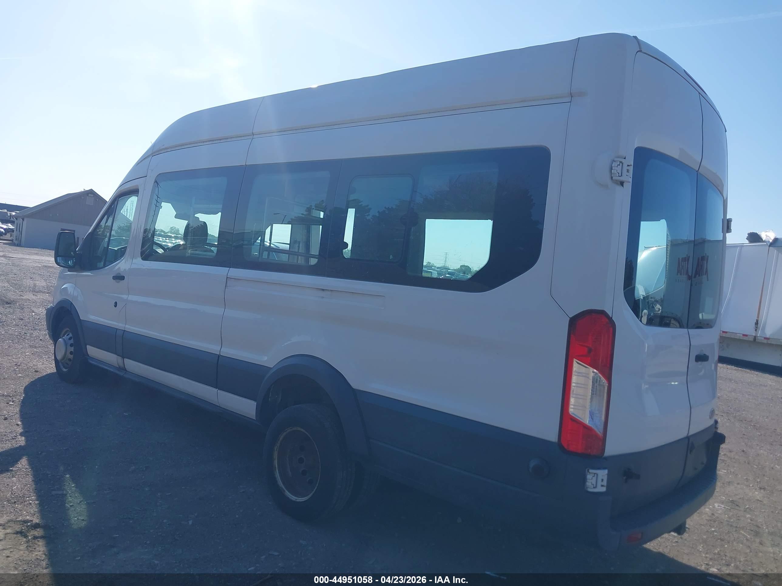FORD TRANSIT-350 image 3