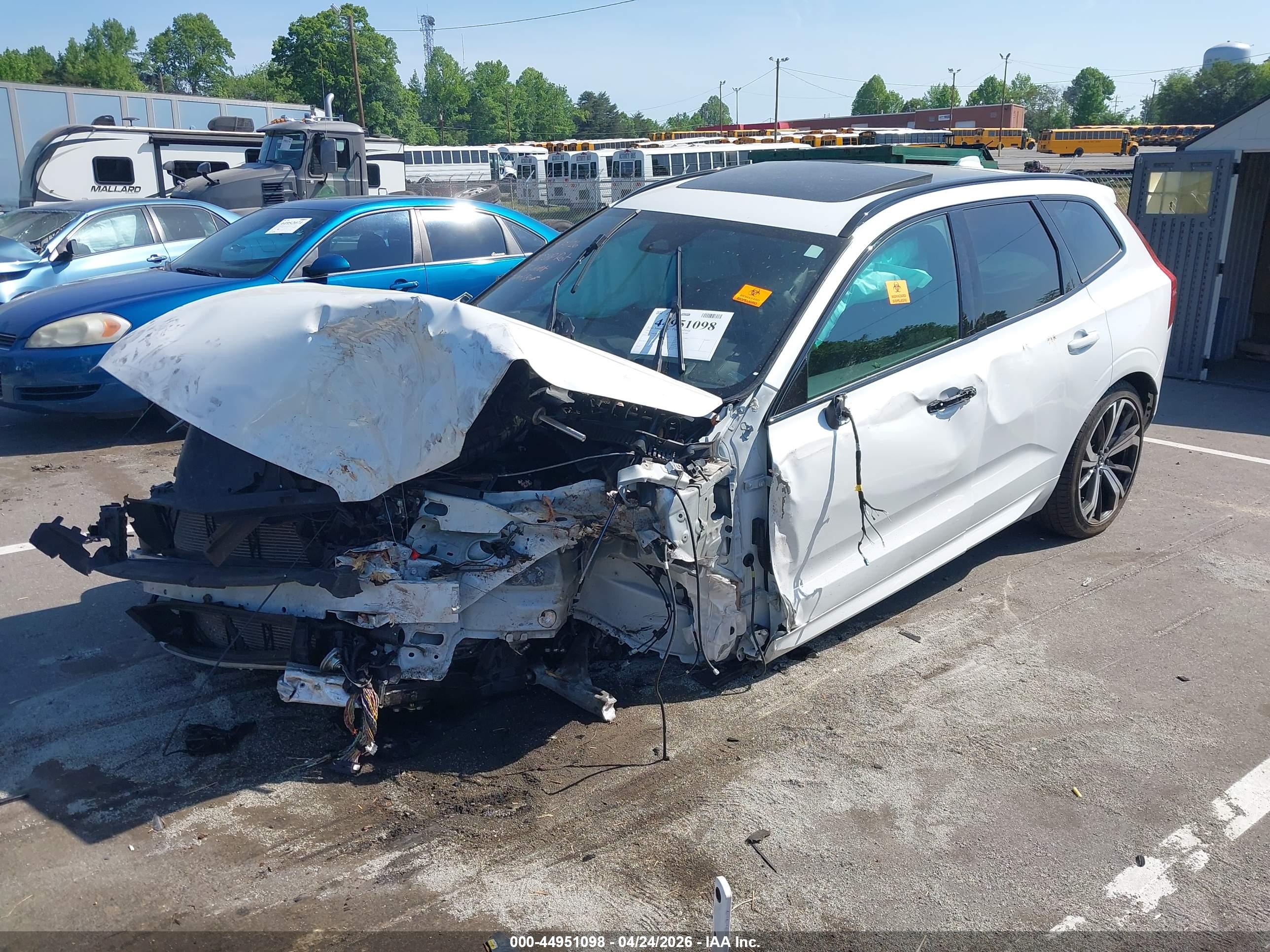 VOLVO XC60 image 2