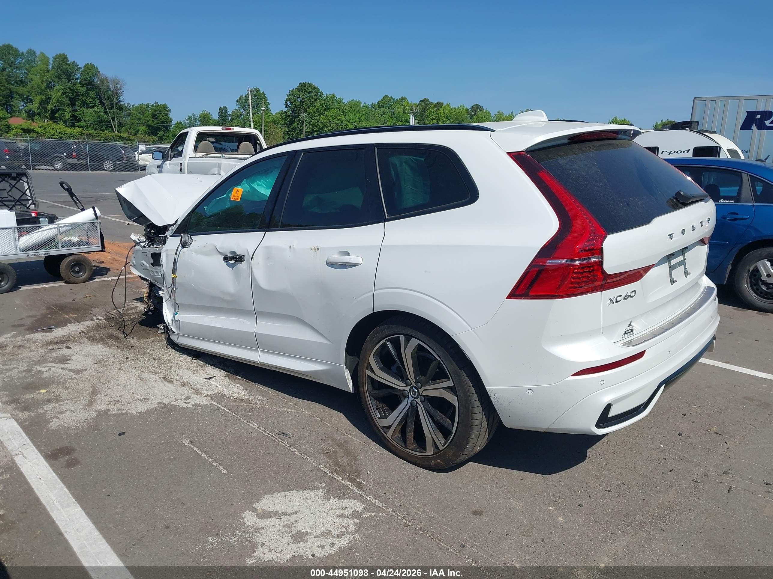 VOLVO XC60 image 3