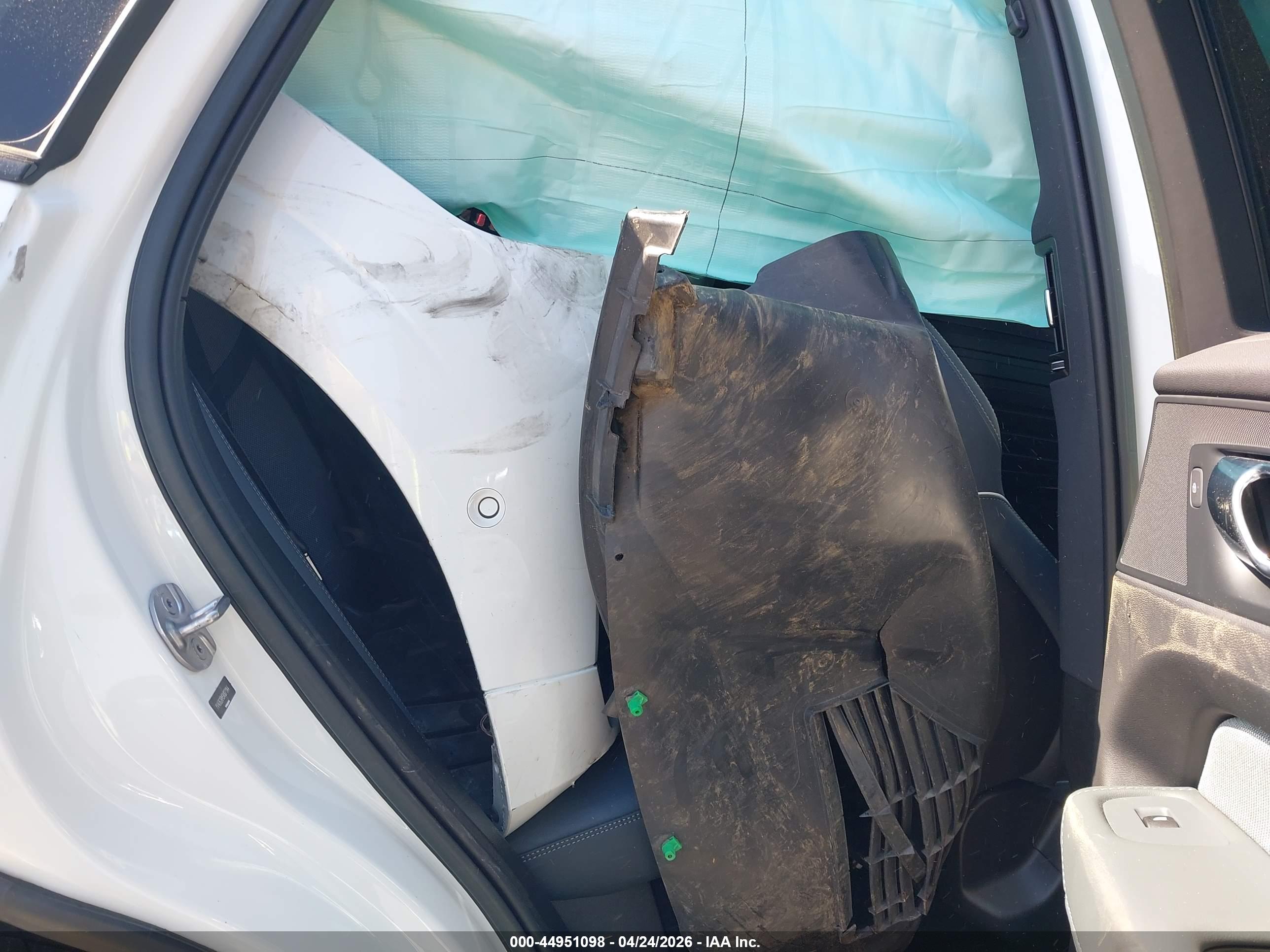 VOLVO XC60 image 8