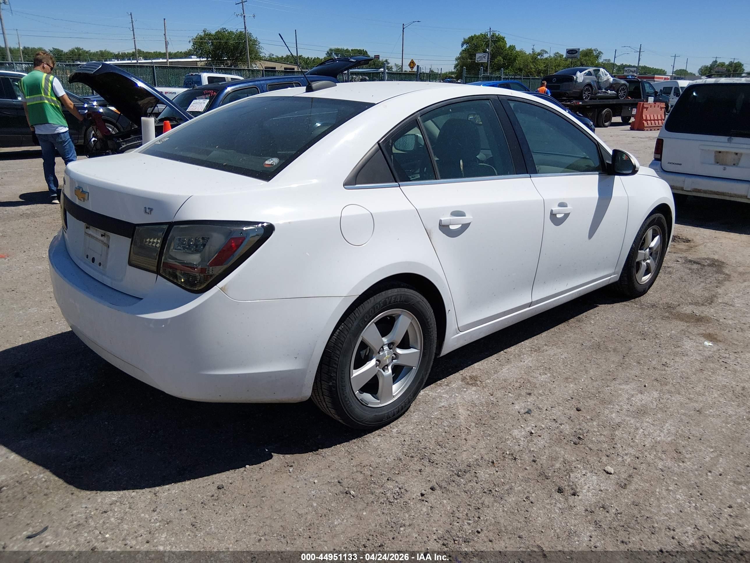 CHEVROLET CRUZE image 4