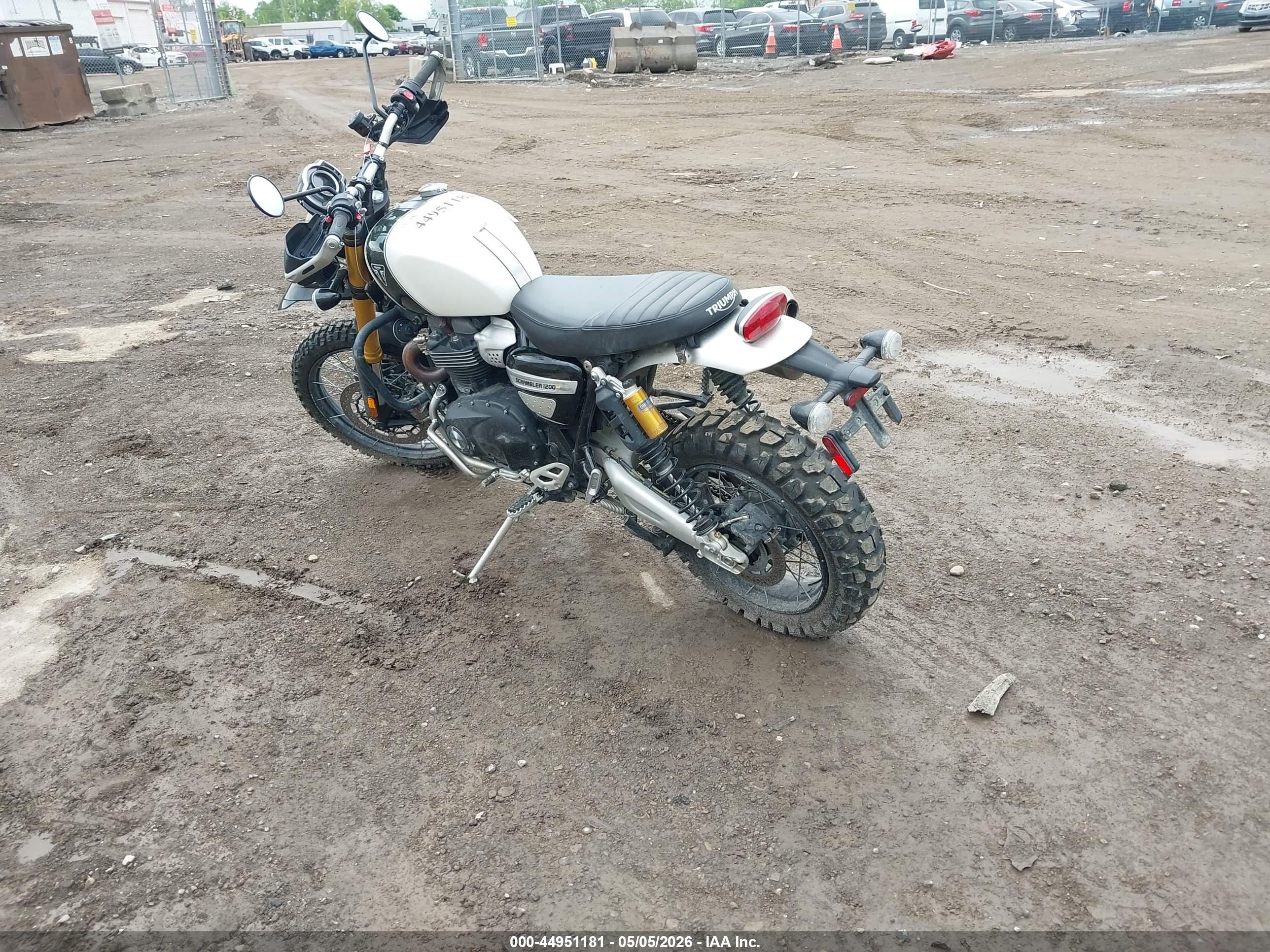 TRIUMPH MOTORCYCLE image 3