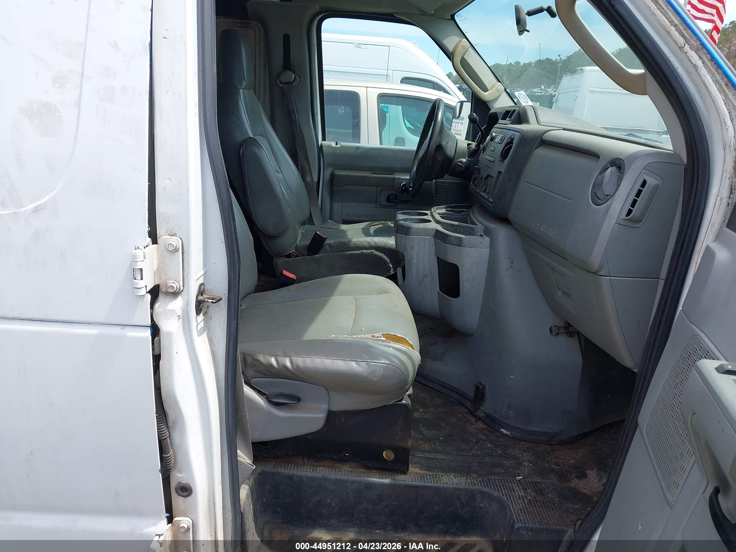 FORD E-250 image 5