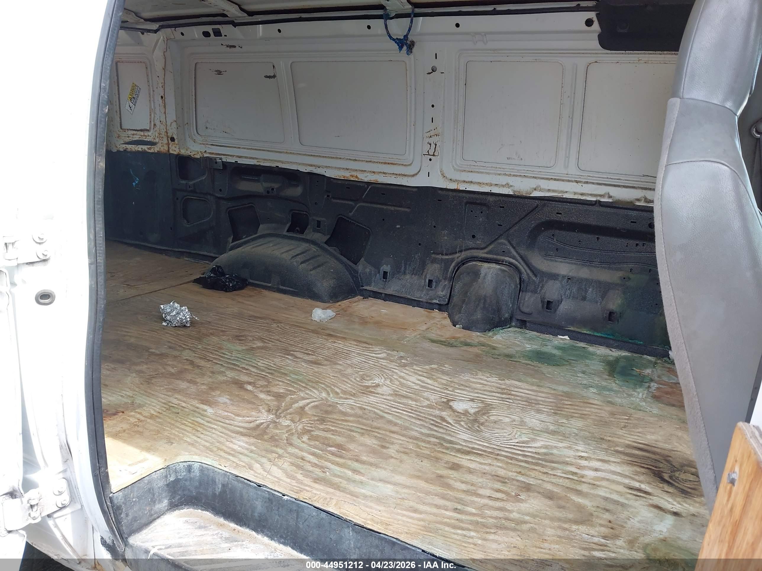 FORD E-250 image 8