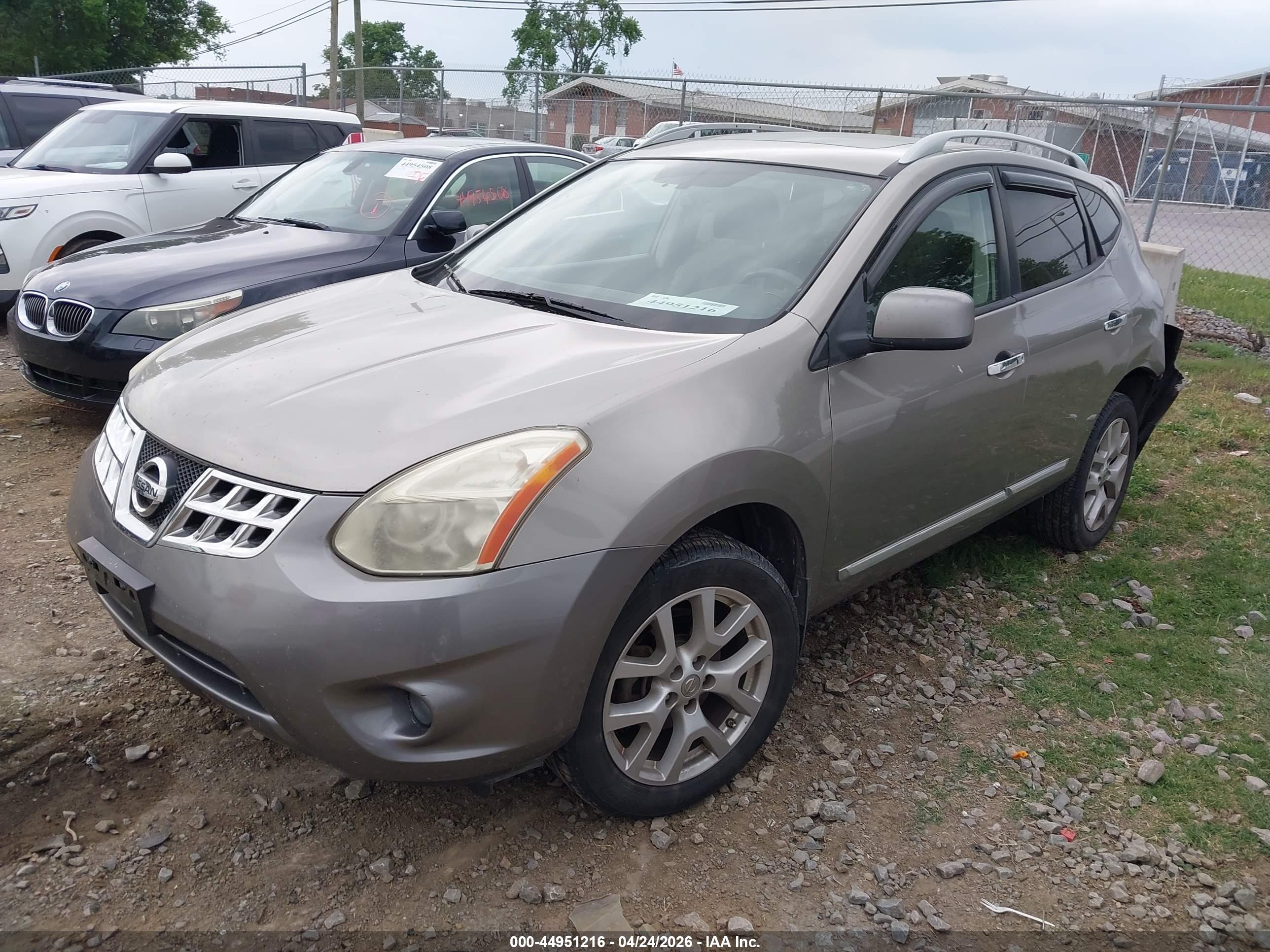 NISSAN ROGUE image 2
