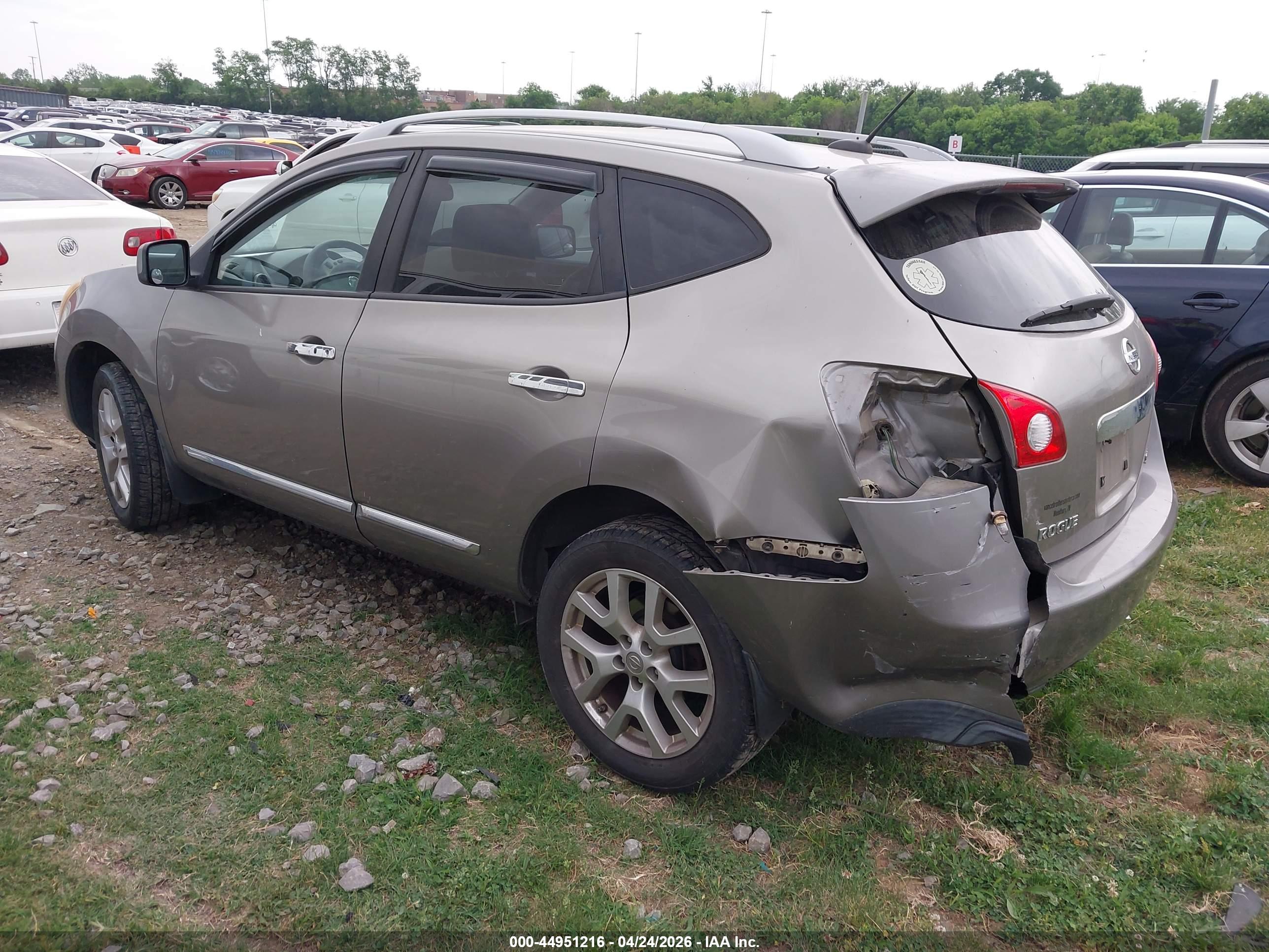 NISSAN ROGUE image 3