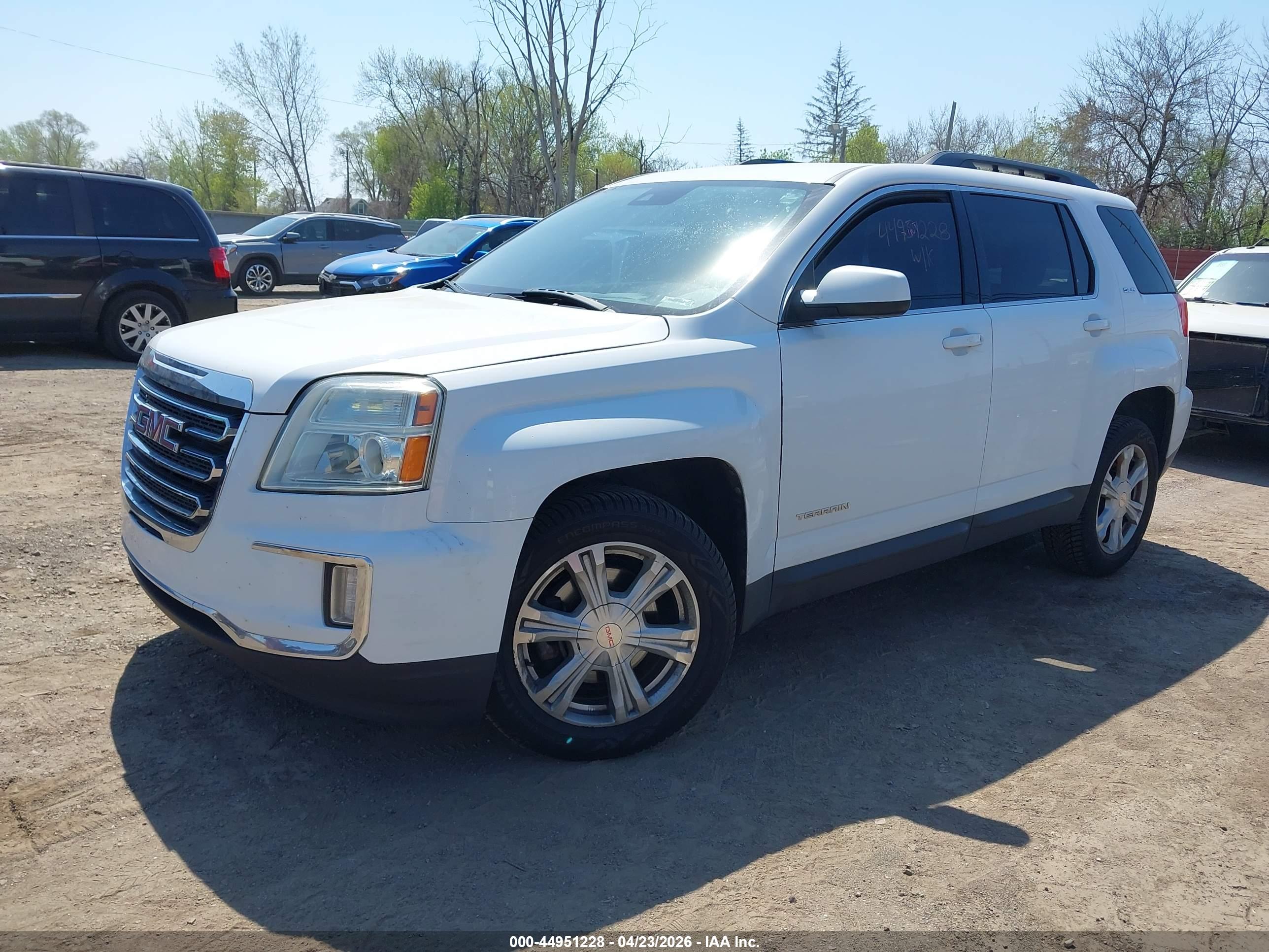 GMC TERRAIN image 2