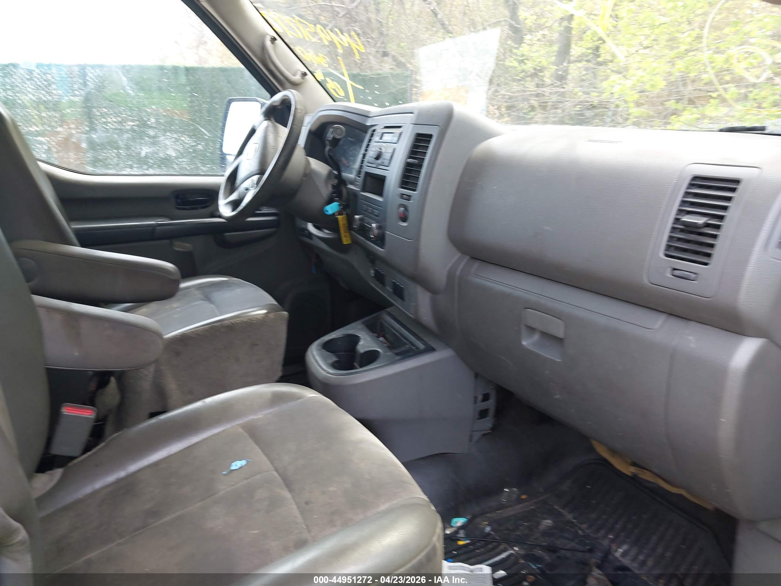 NISSAN NV image 5