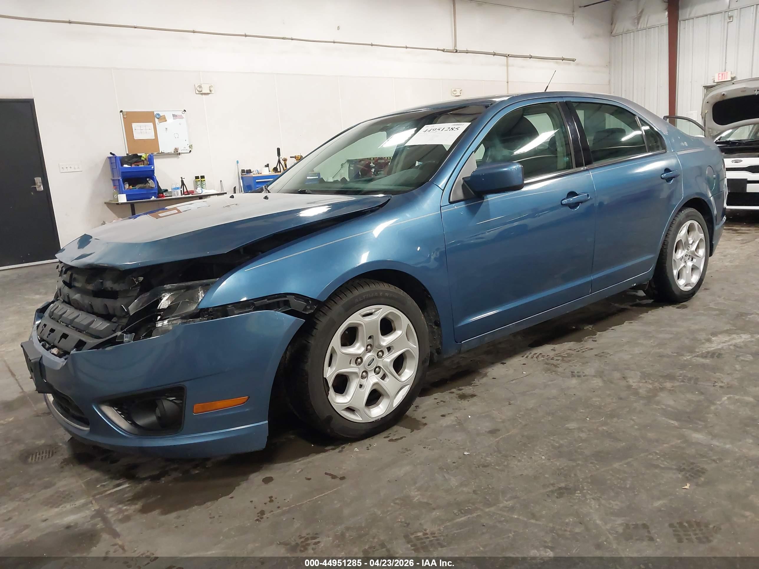 FORD FUSION image 2