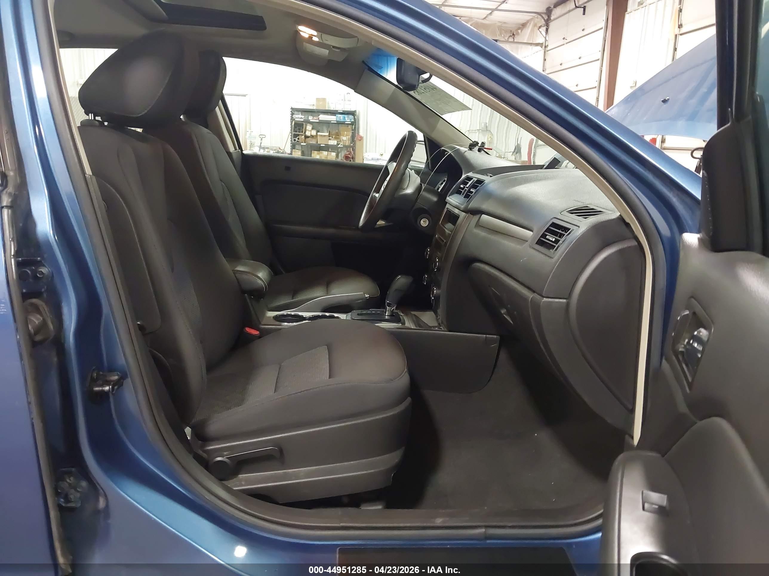 FORD FUSION image 5