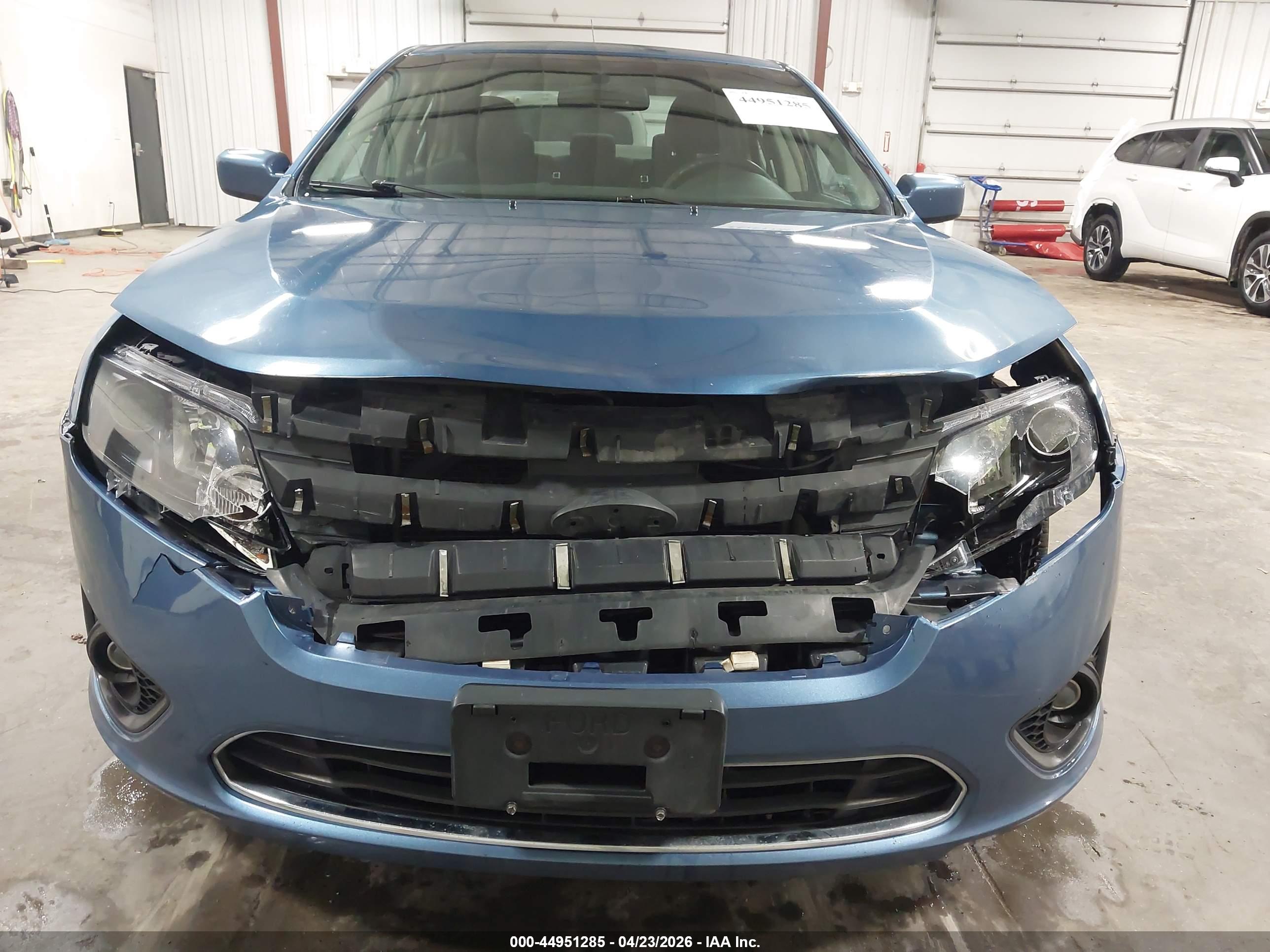 FORD FUSION image 6