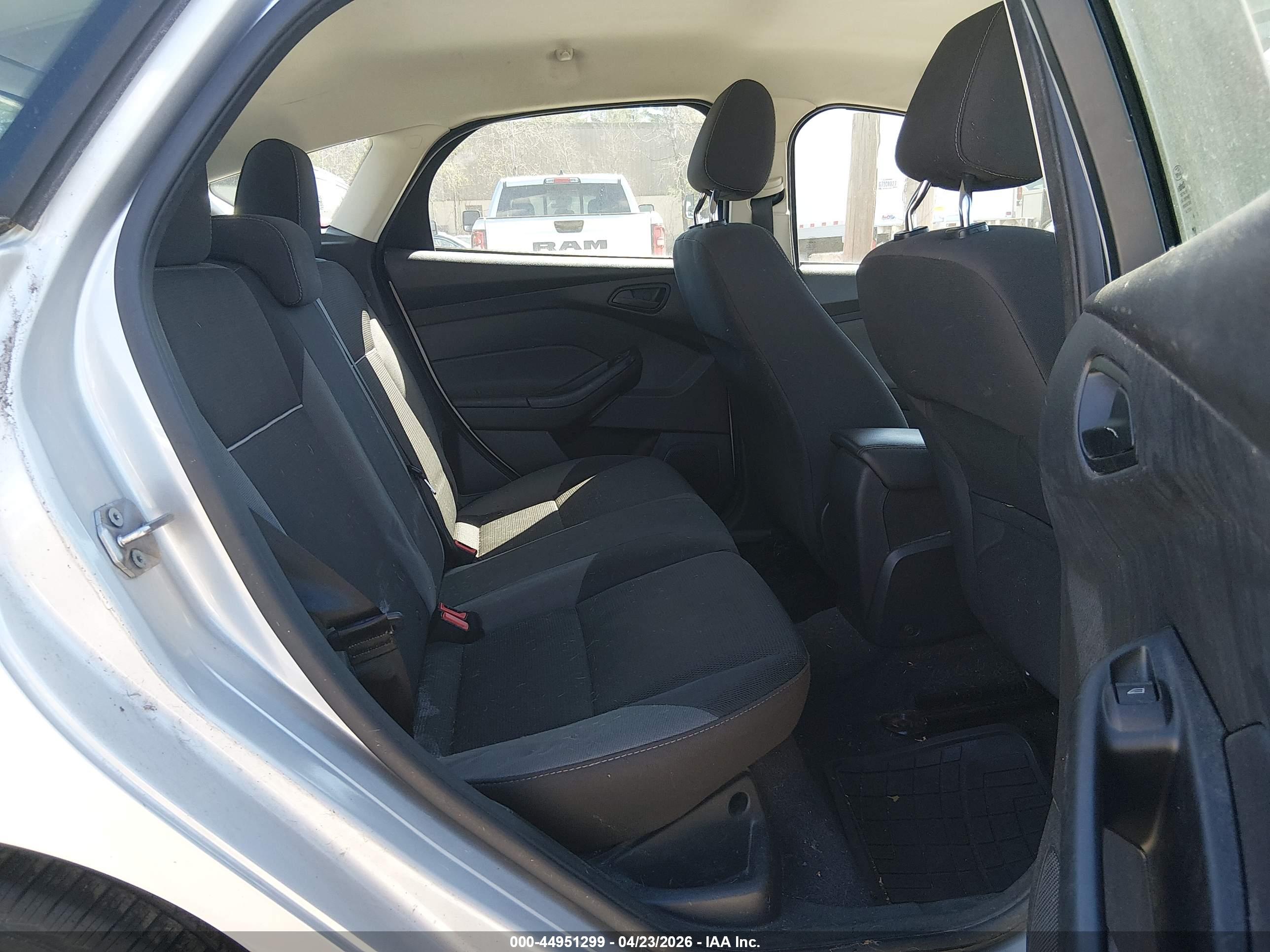FORD FOCUS image 8
