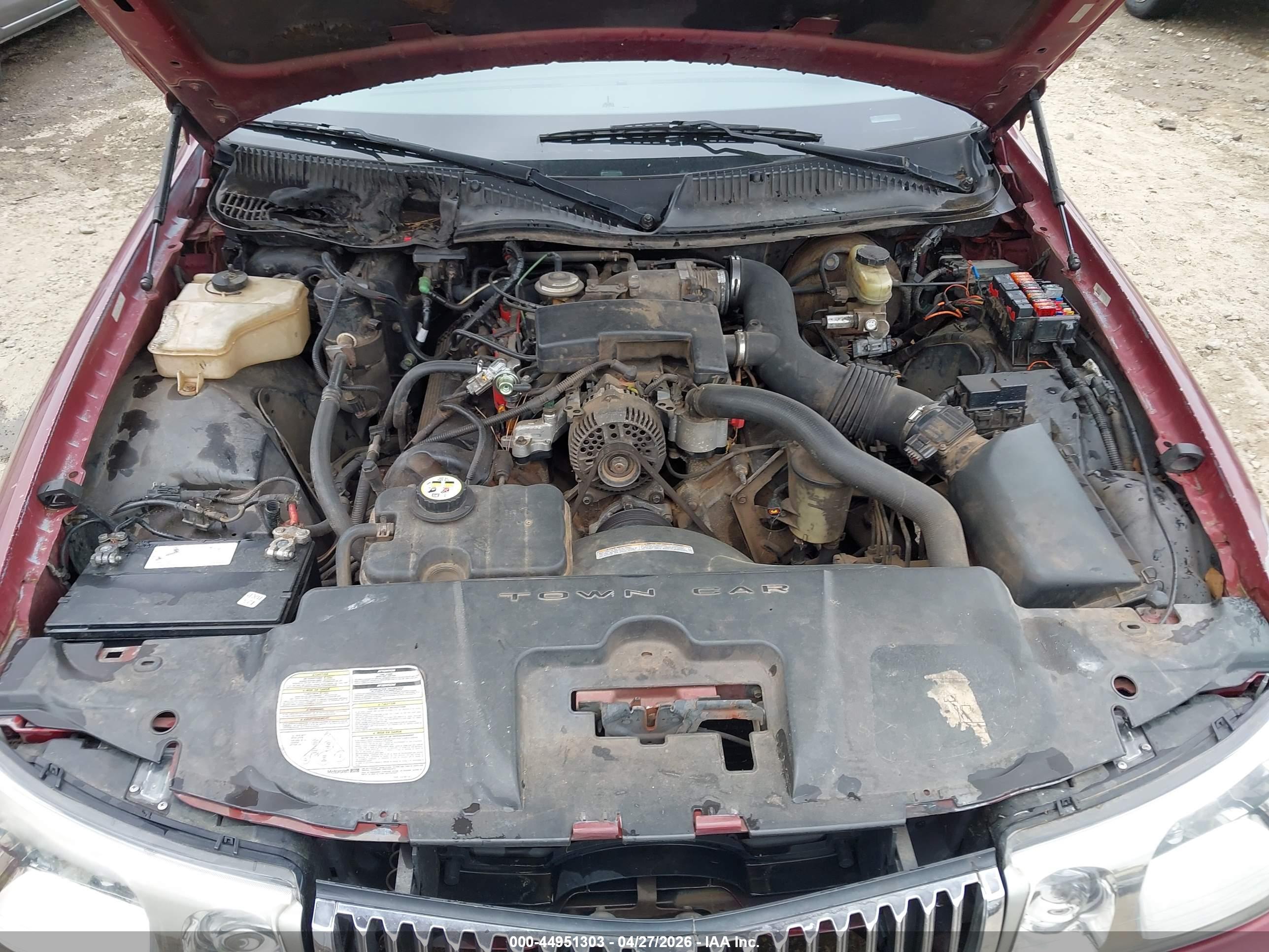 LINCOLN TOWN image 10