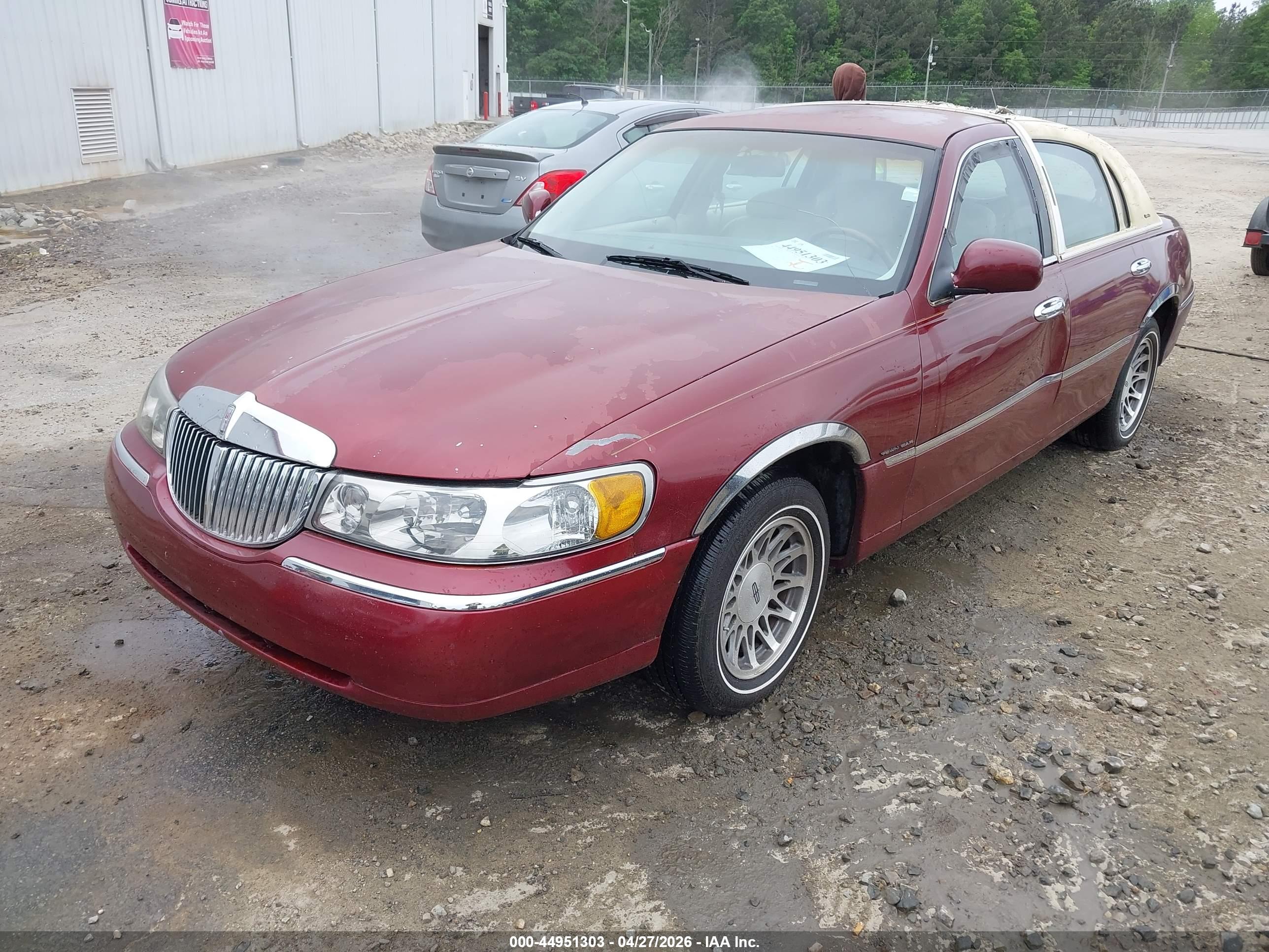 LINCOLN TOWN image 2