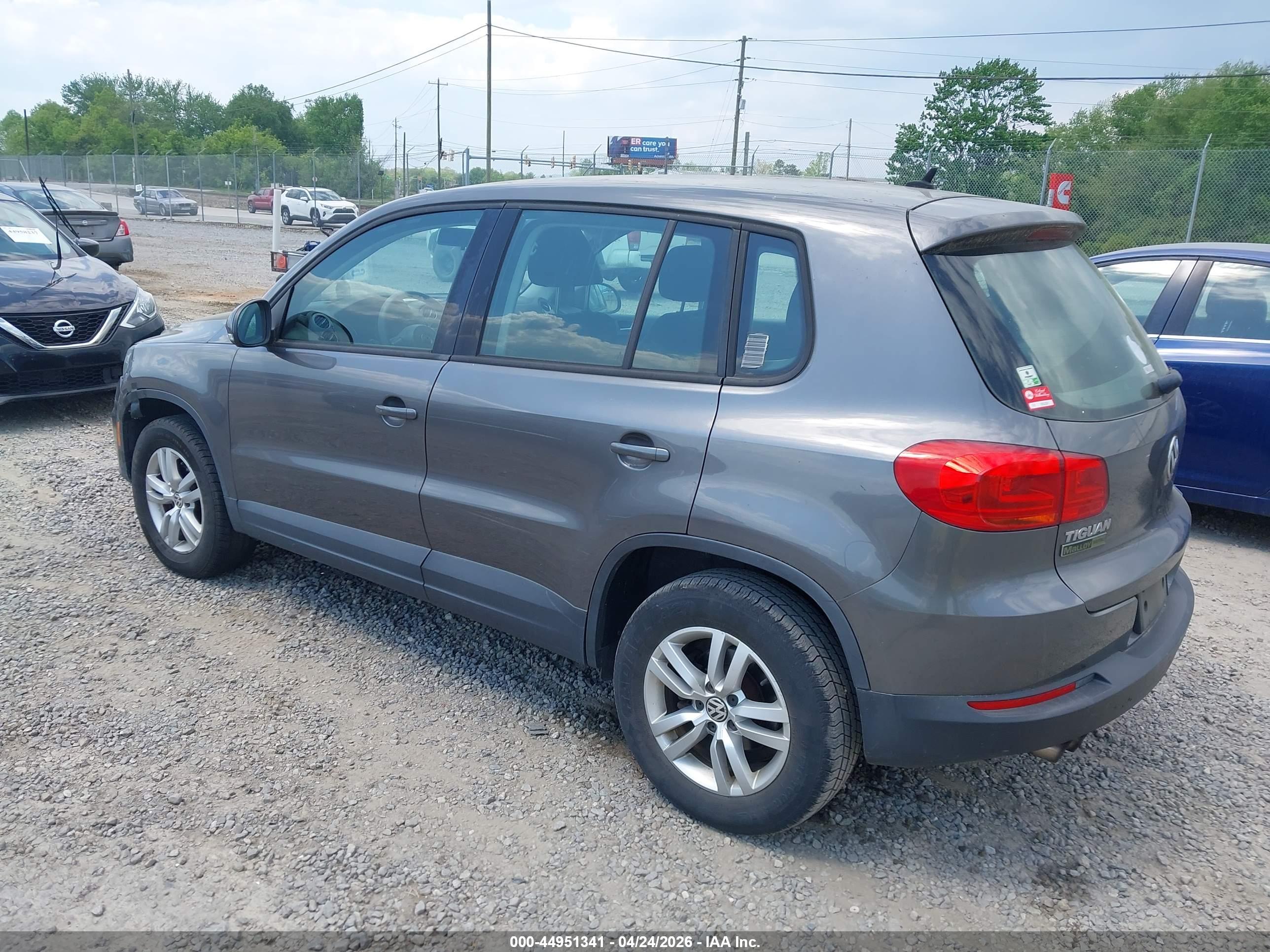 VOLKSWAGEN TIGUAN image 3