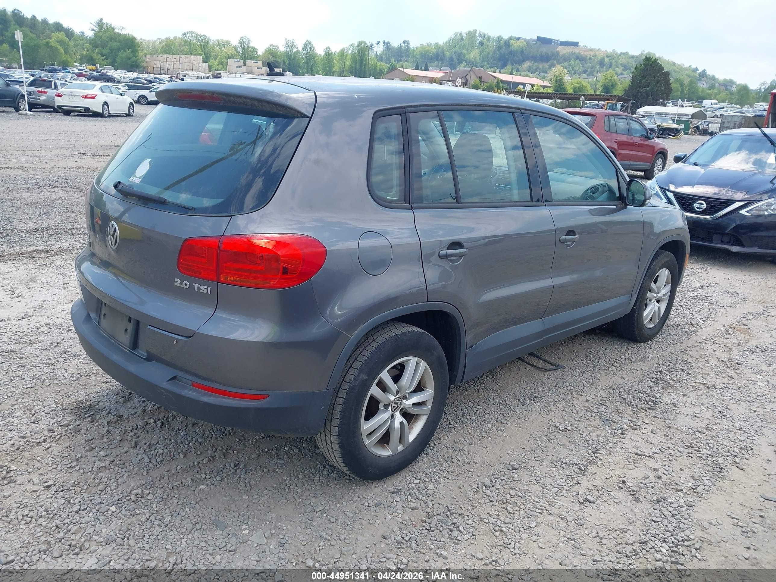 VOLKSWAGEN TIGUAN image 4