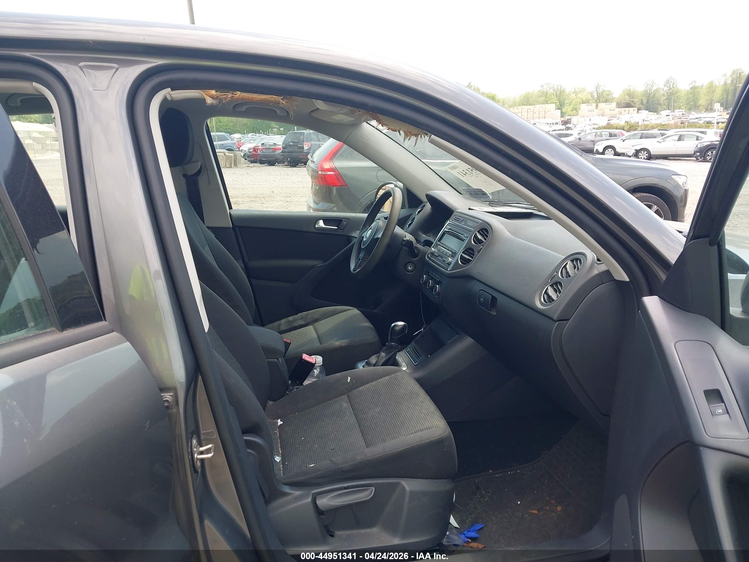 VOLKSWAGEN TIGUAN image 5