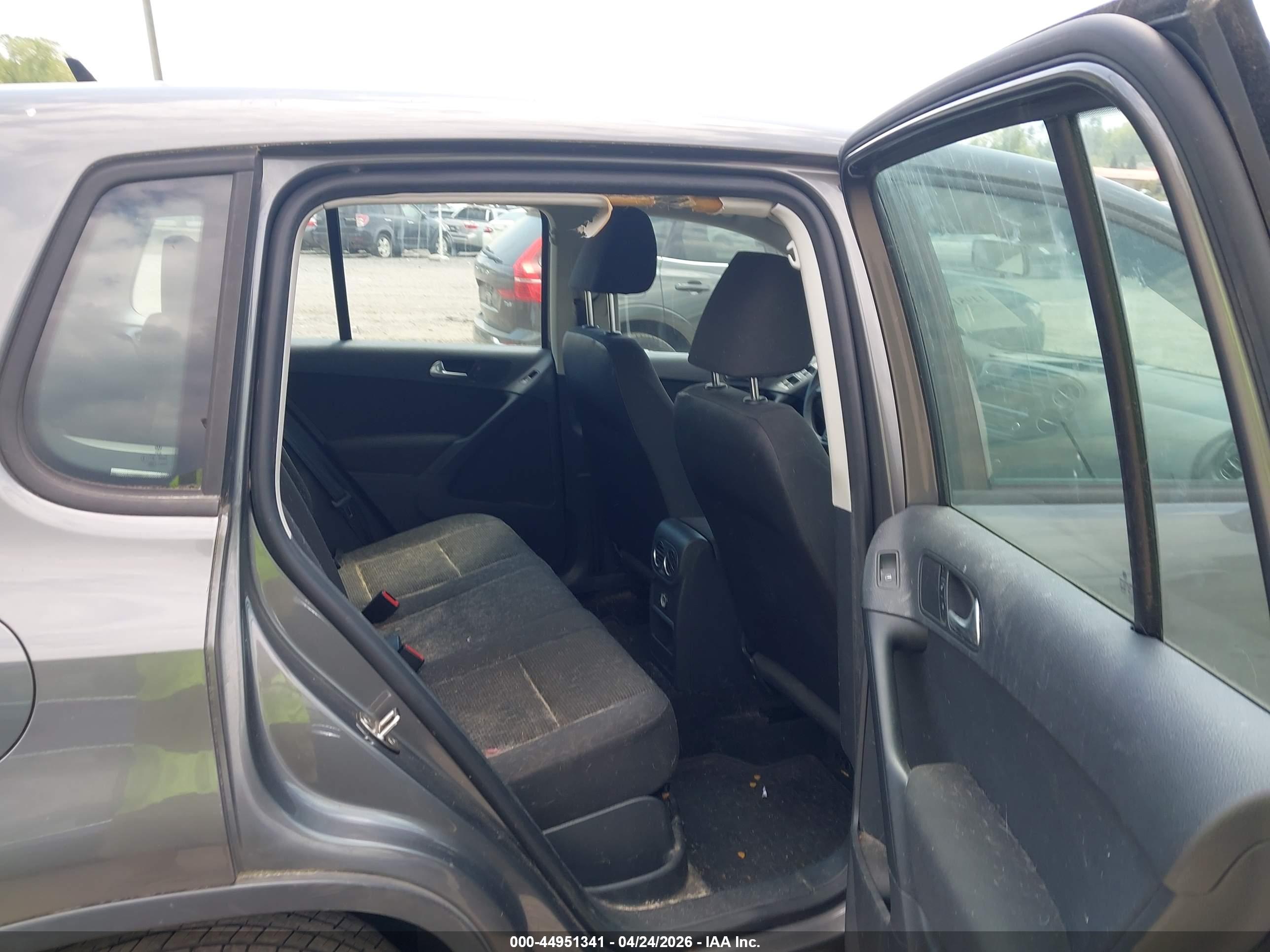 VOLKSWAGEN TIGUAN image 8
