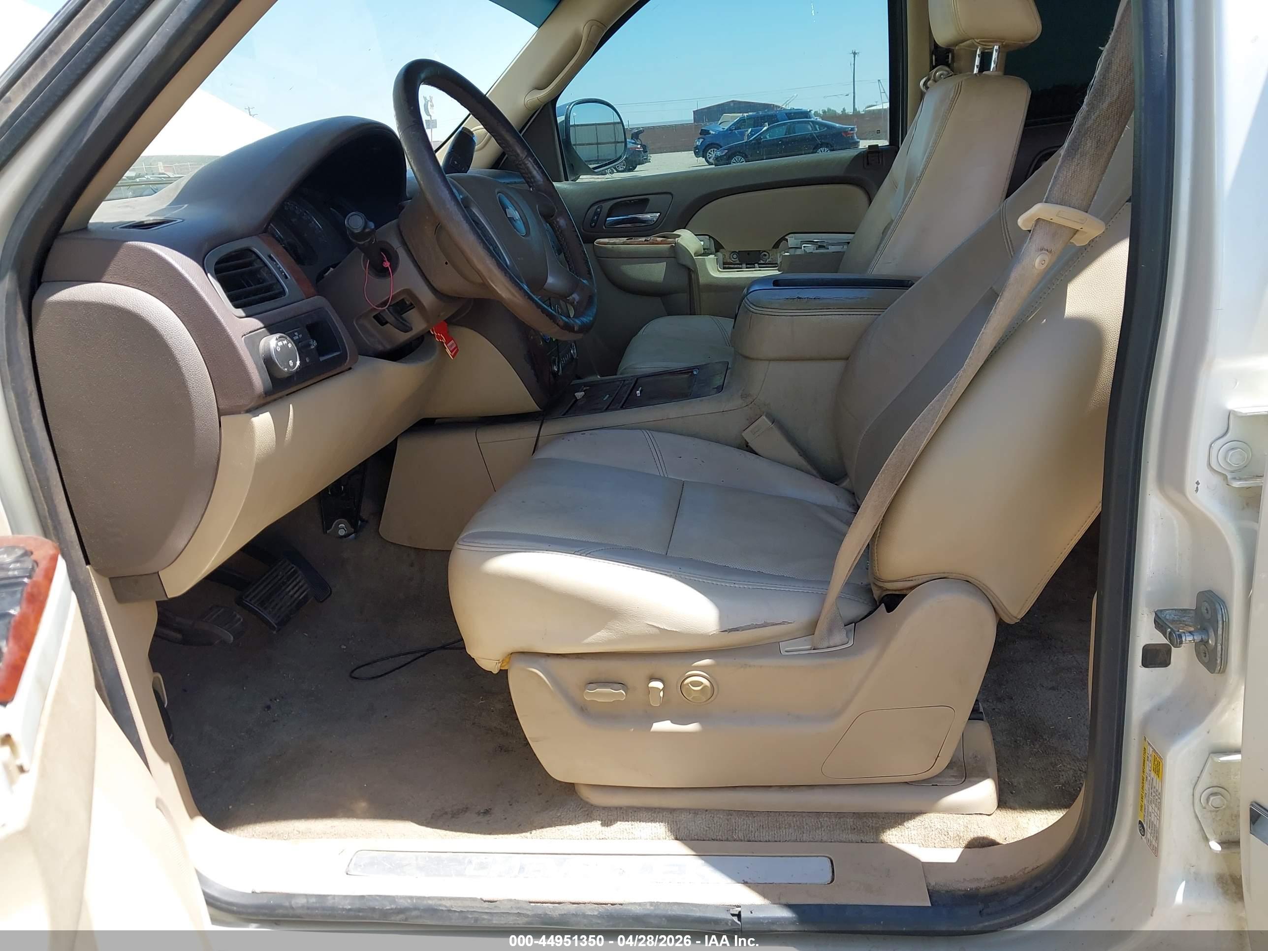 CHEVROLET TAHOE image 5