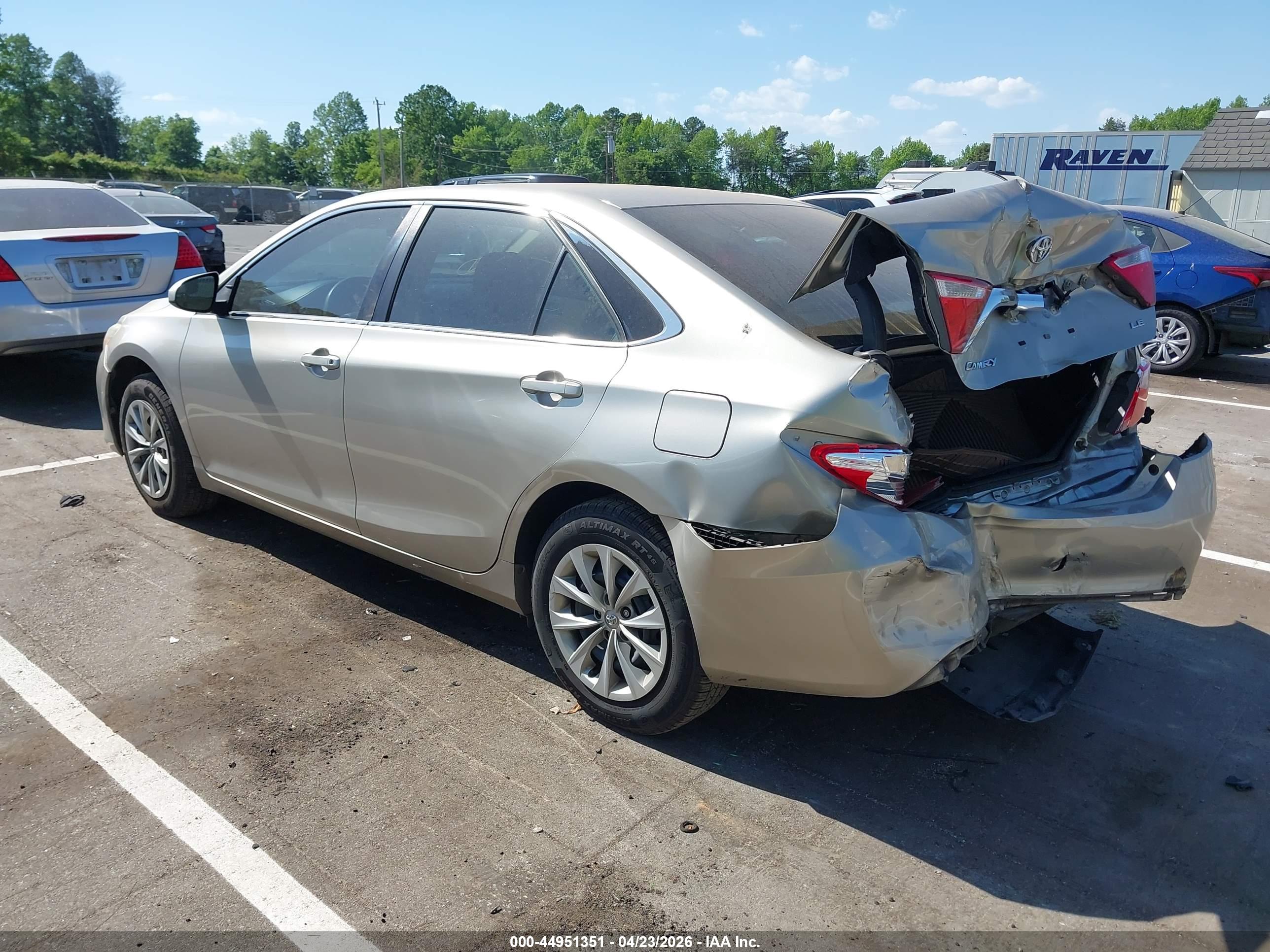 TOYOTA CAMRY image 3