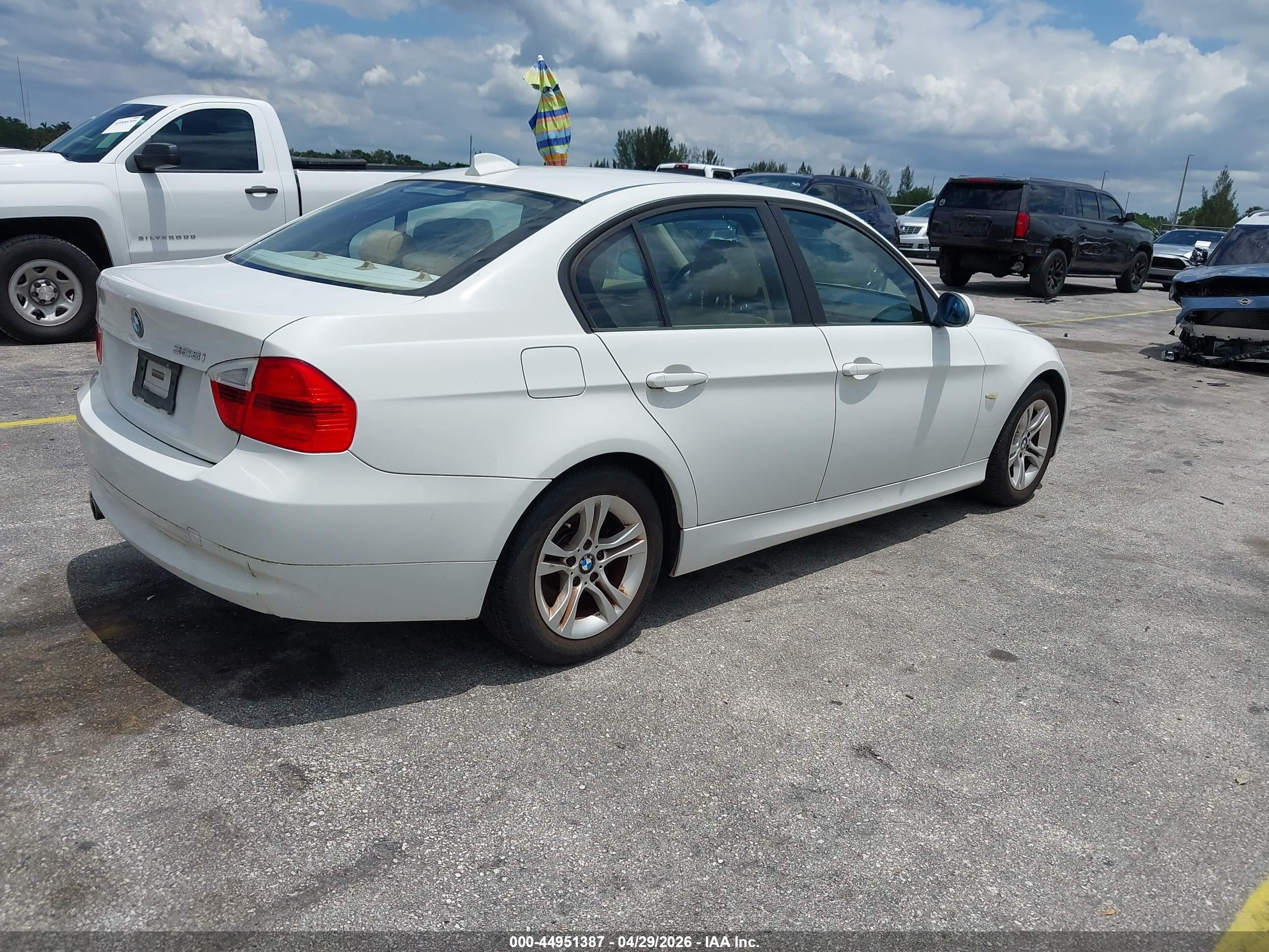 BMW 328I image 4
