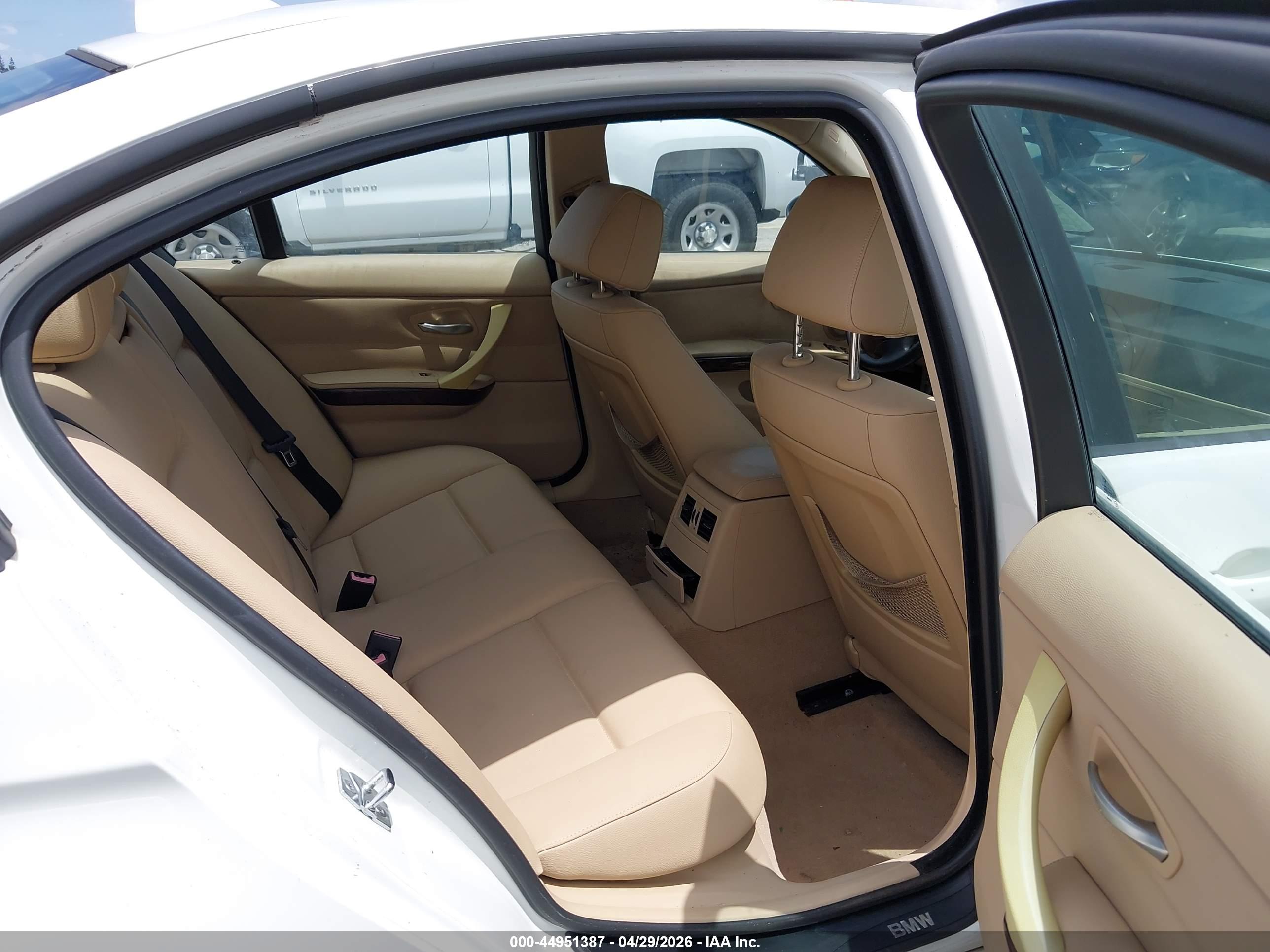 BMW 328I image 8