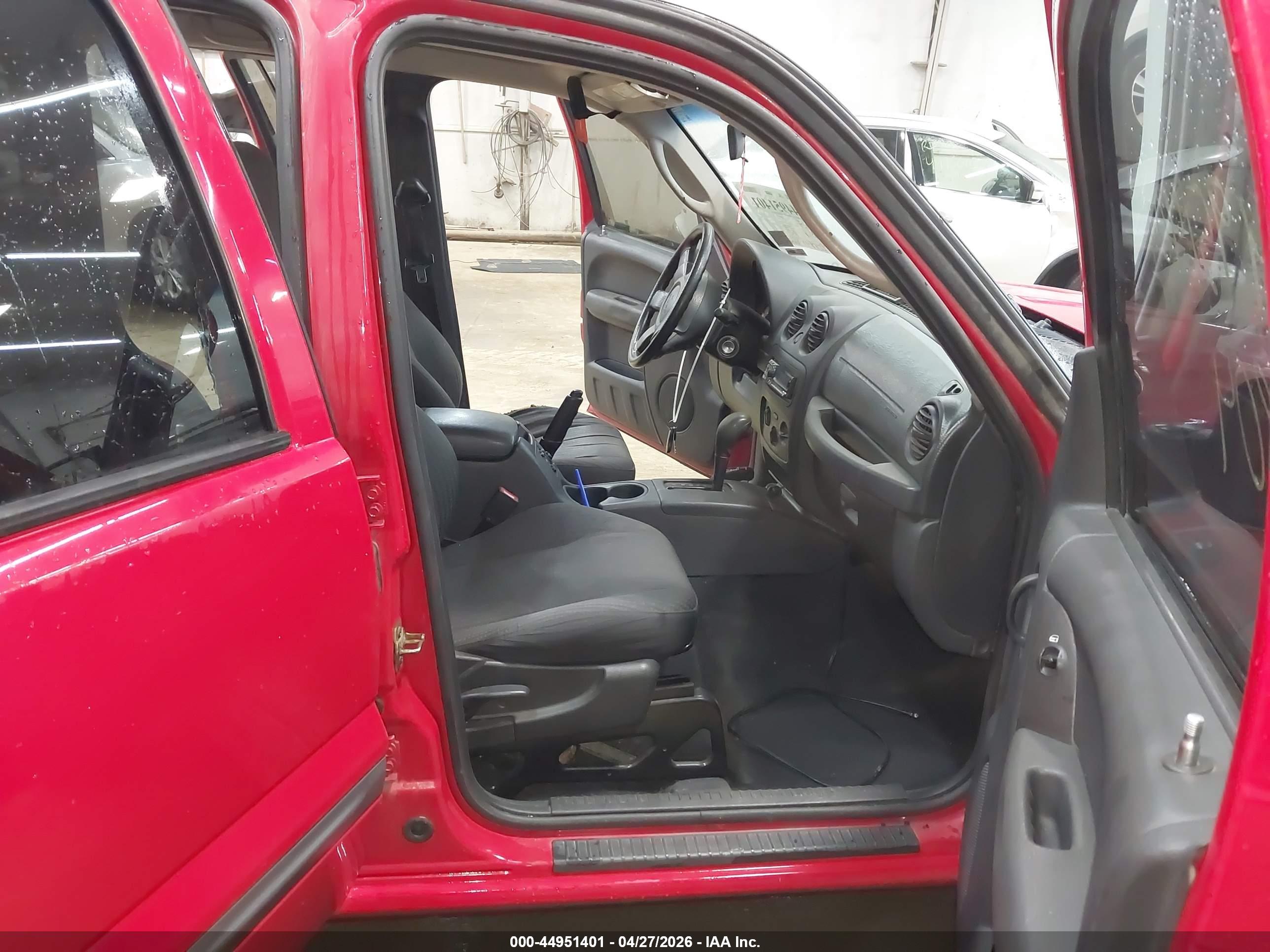 JEEP LIBERTY image 5