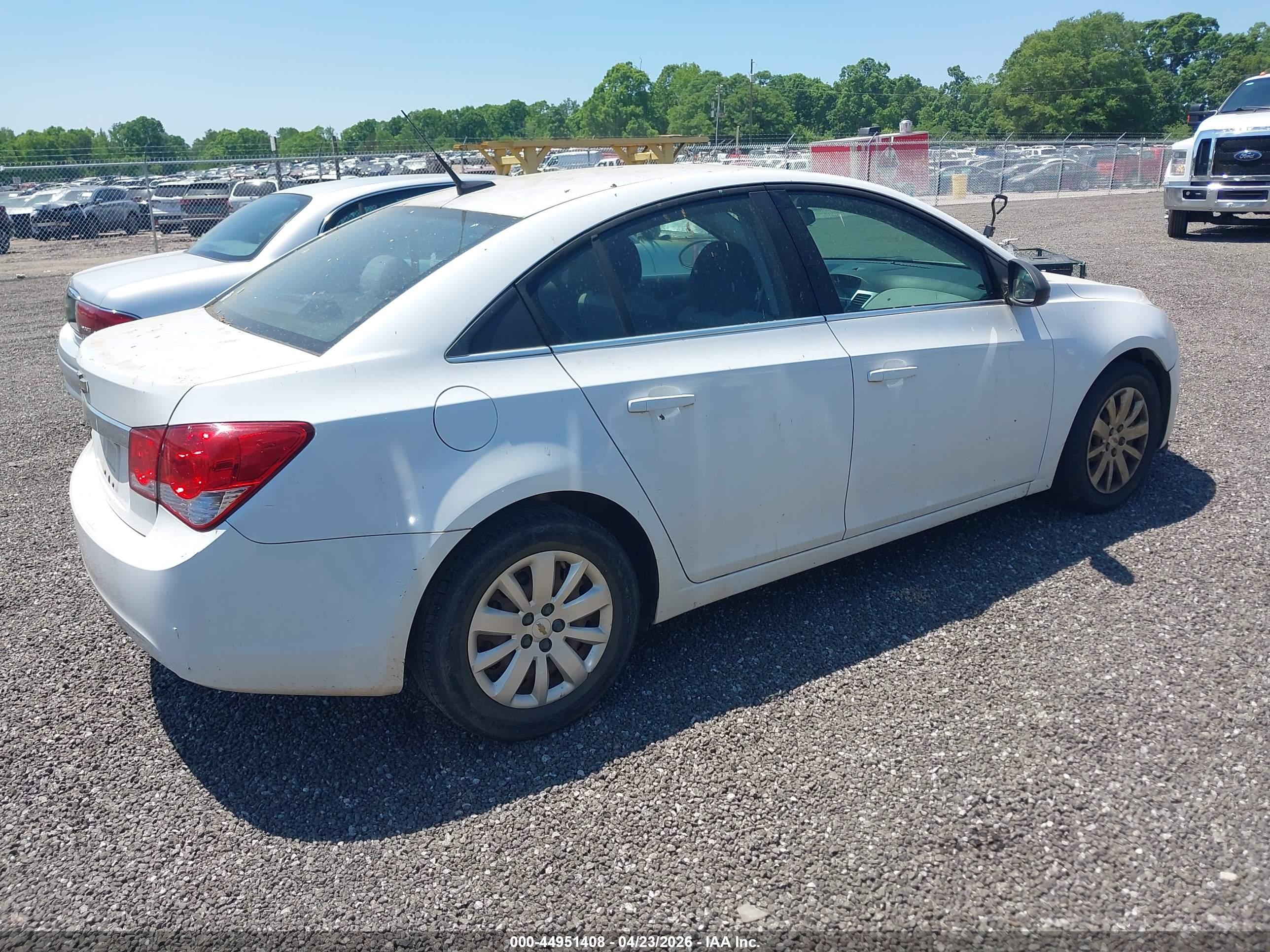 CHEVROLET CRUZE image 4