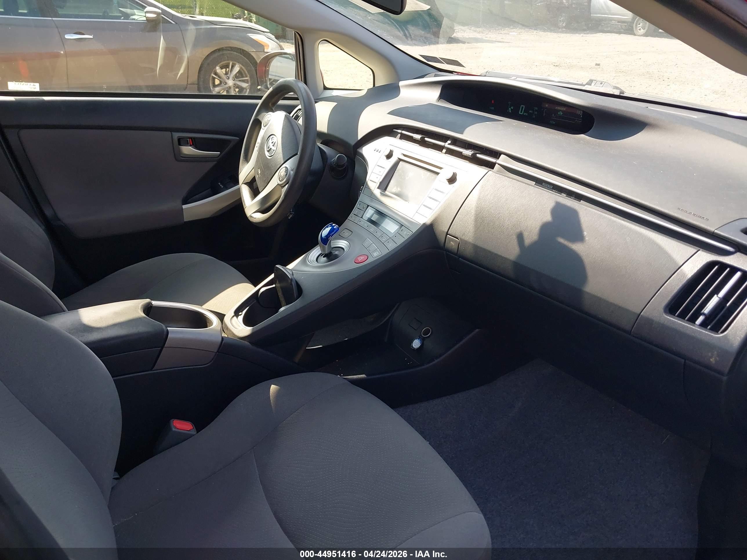 TOYOTA PRIUS image 5