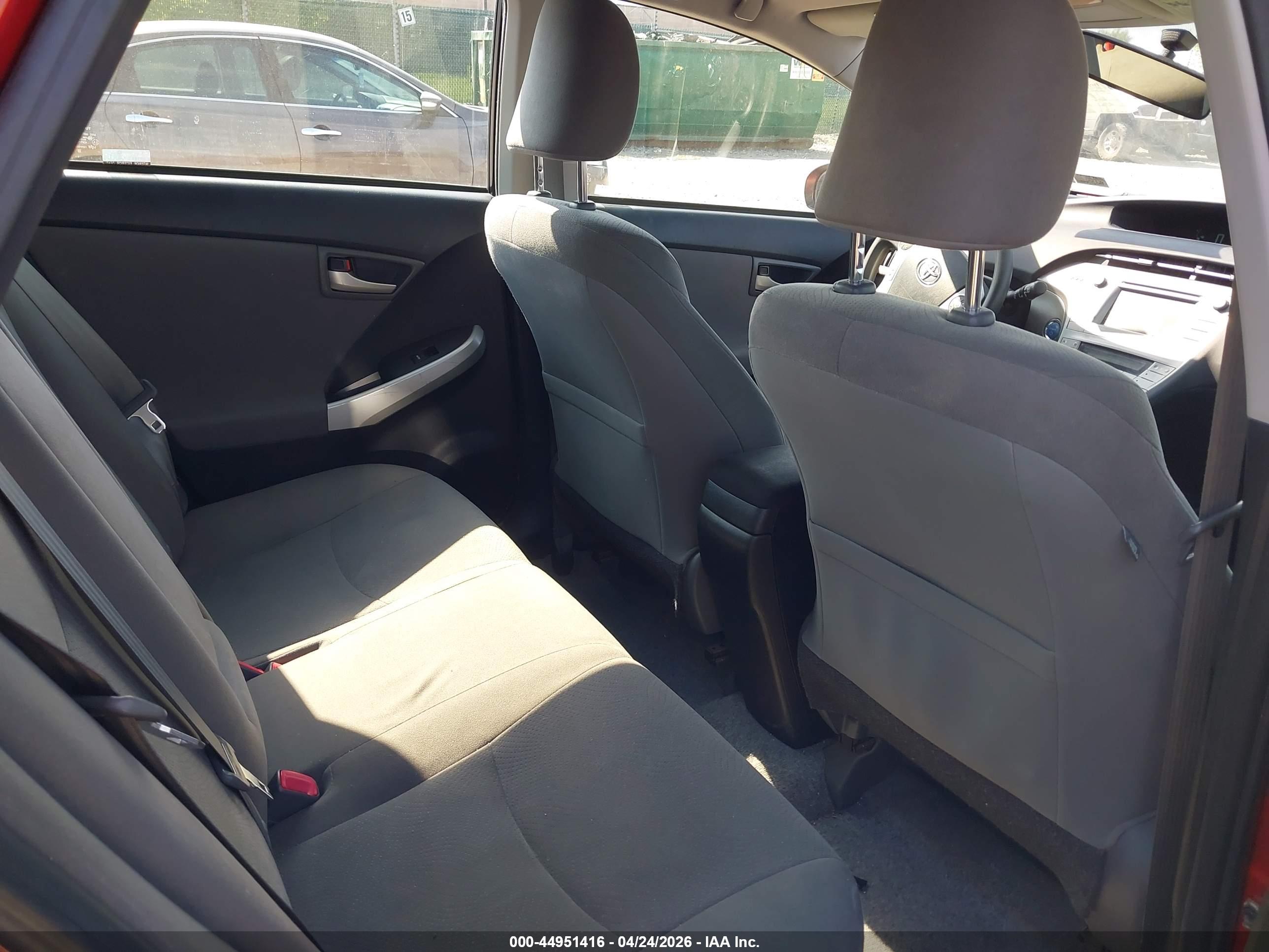 TOYOTA PRIUS image 8