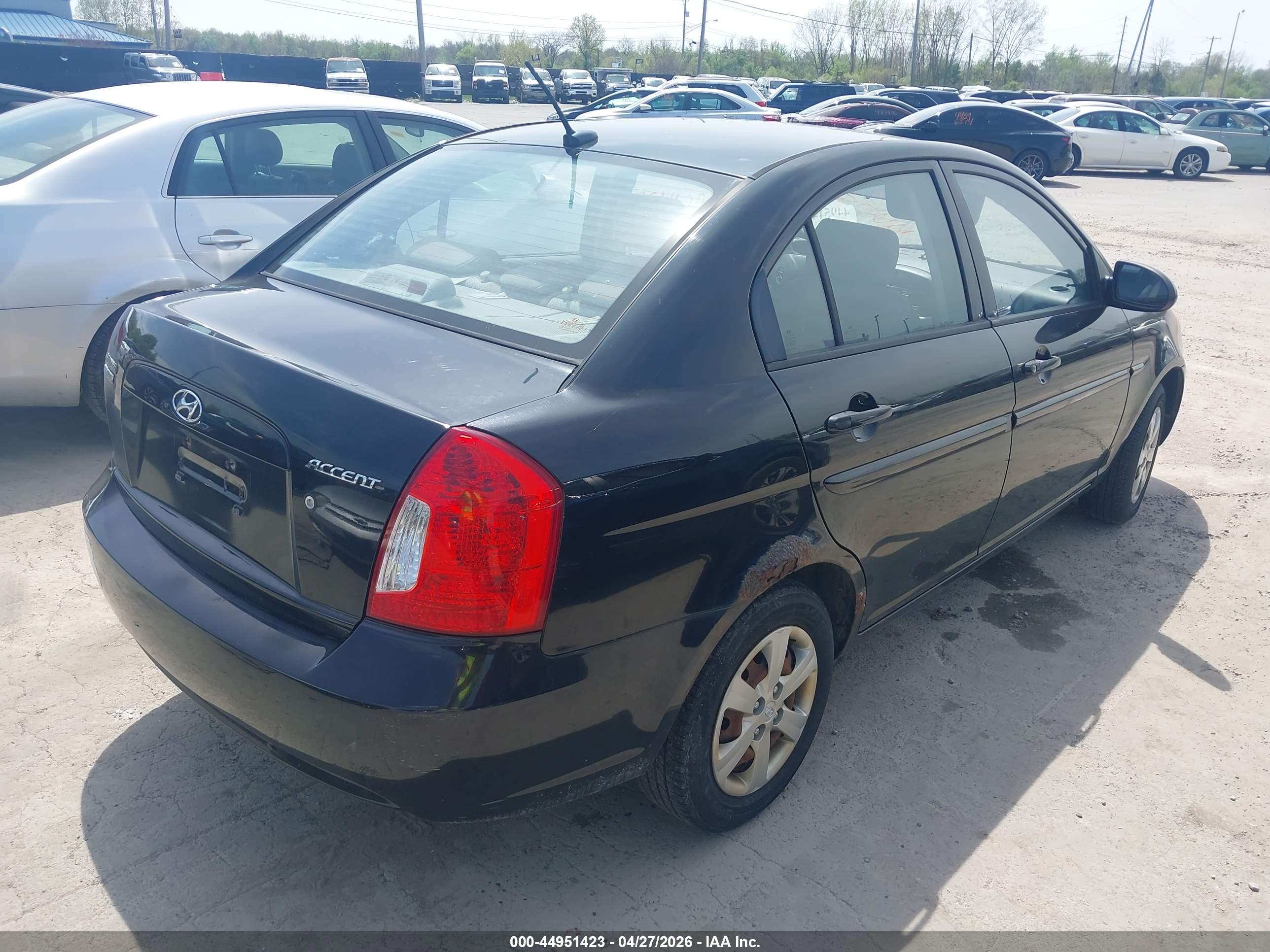 HYUNDAI ACCENT image 4