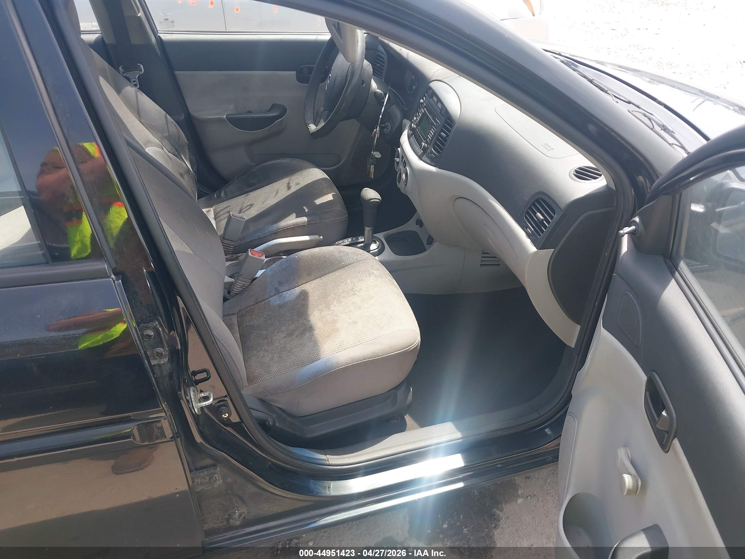 HYUNDAI ACCENT image 5