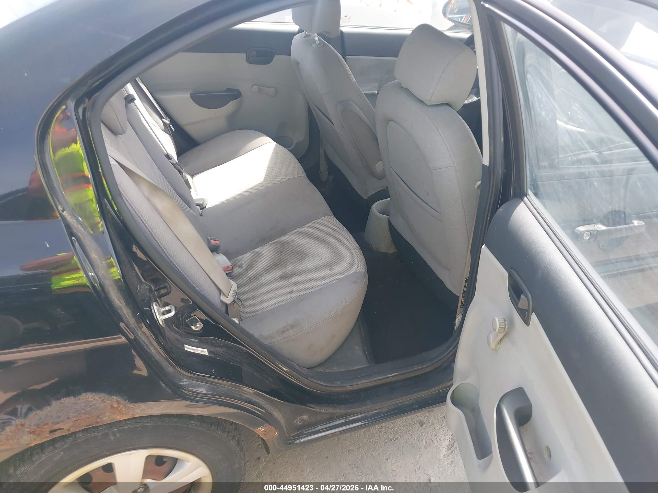 HYUNDAI ACCENT image 8