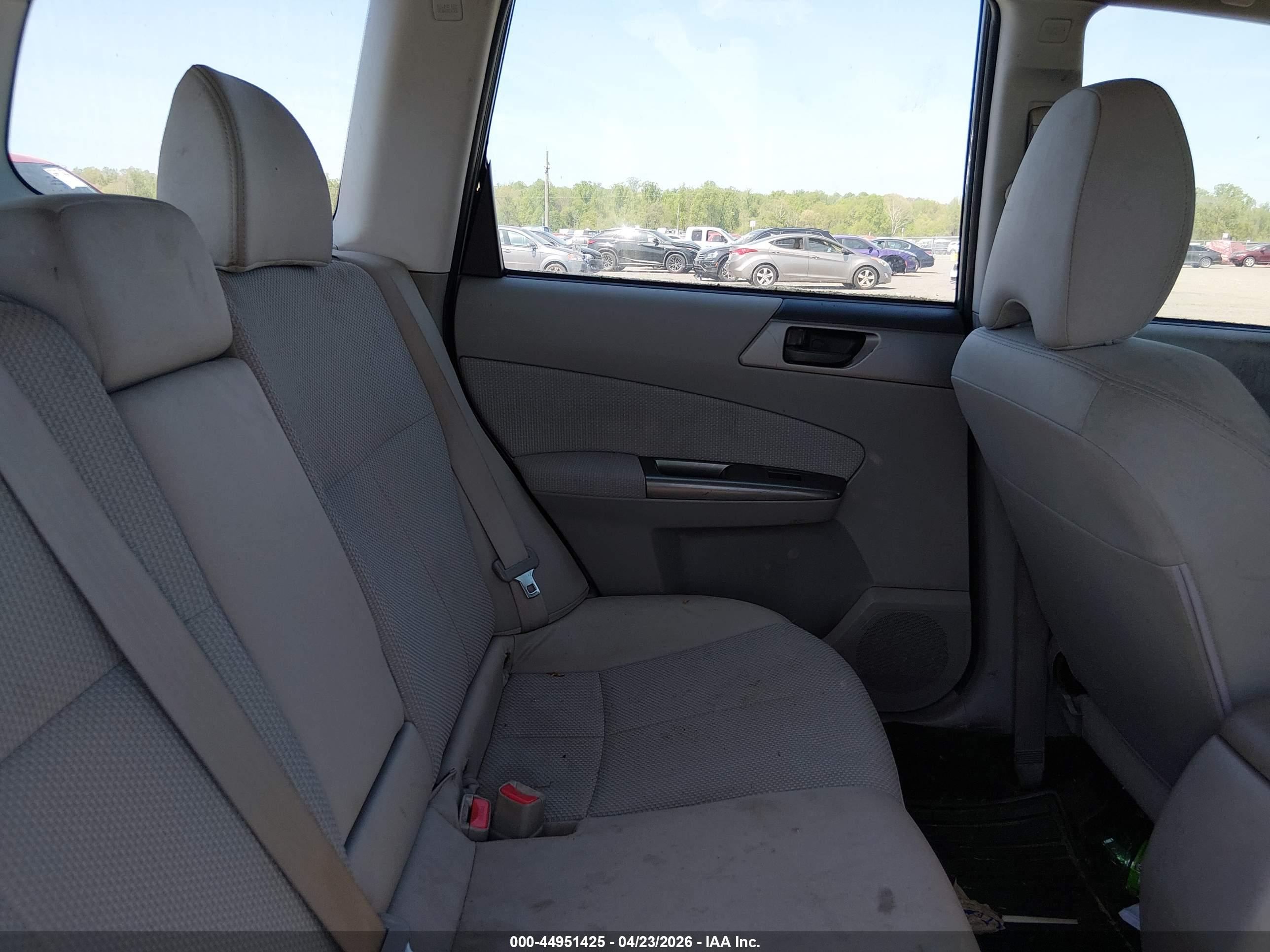 SUBARU FORESTER image 8