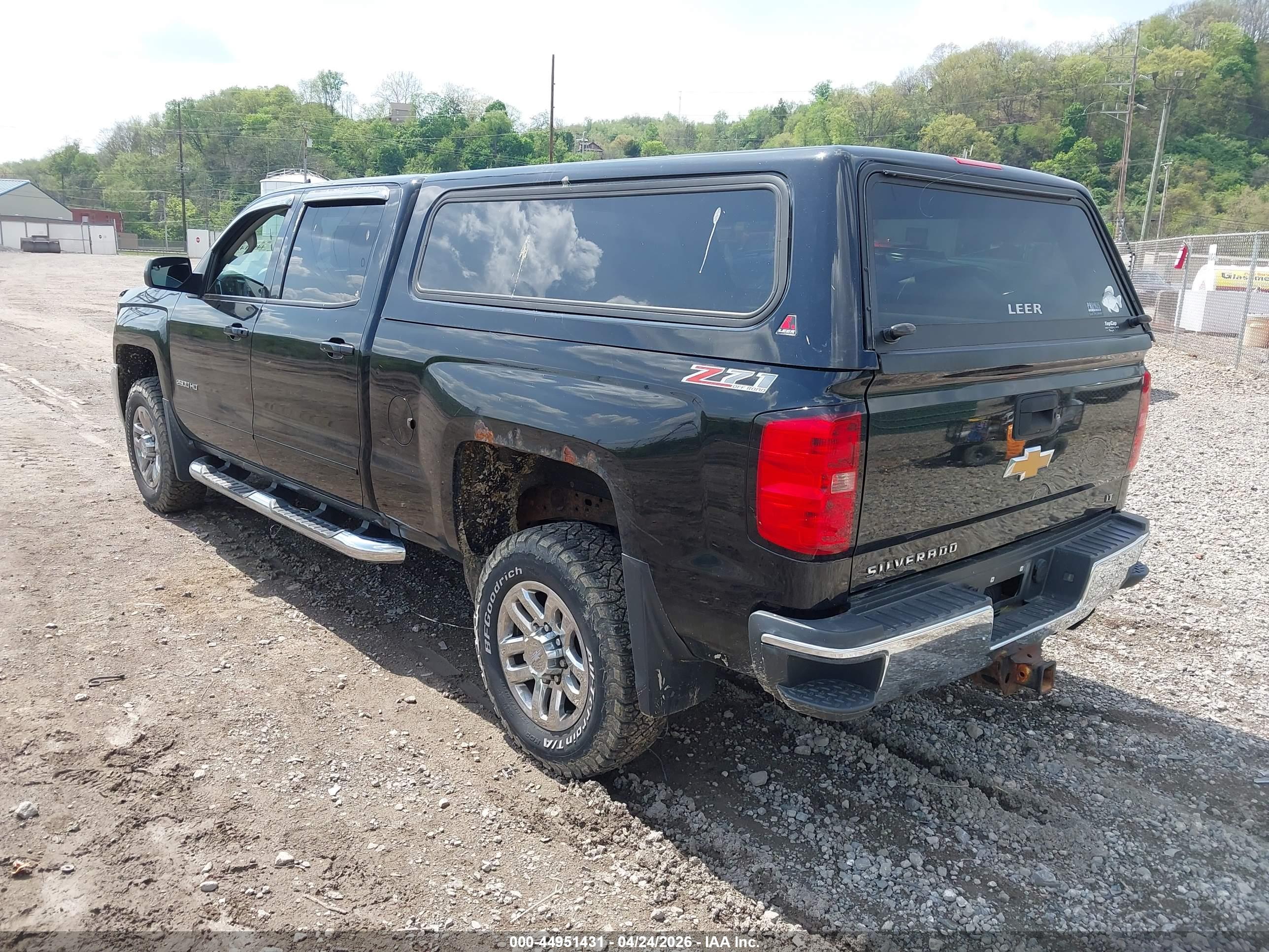 CHEVROLET SILVERADO image 3