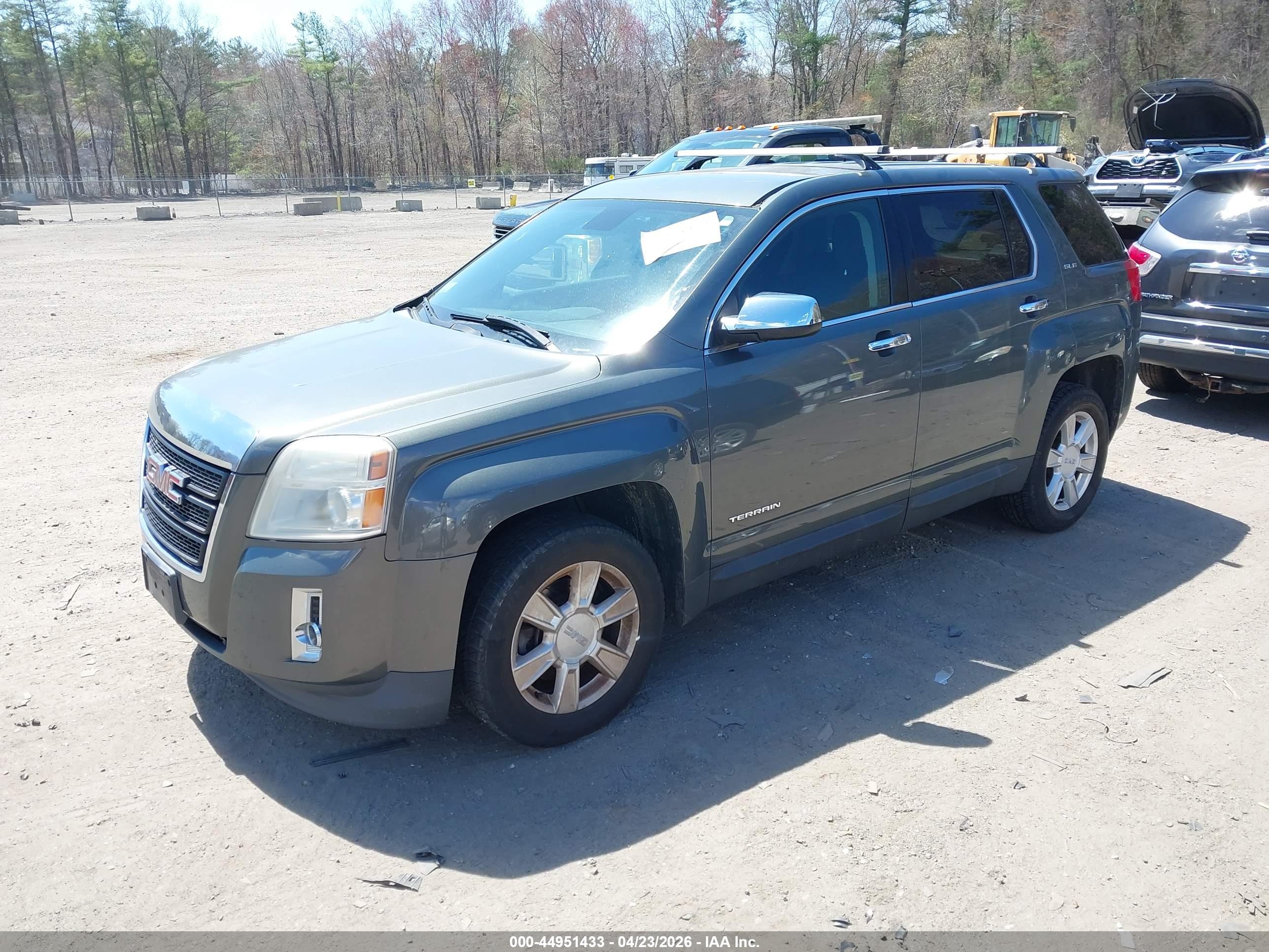 GMC TERRAIN image 2