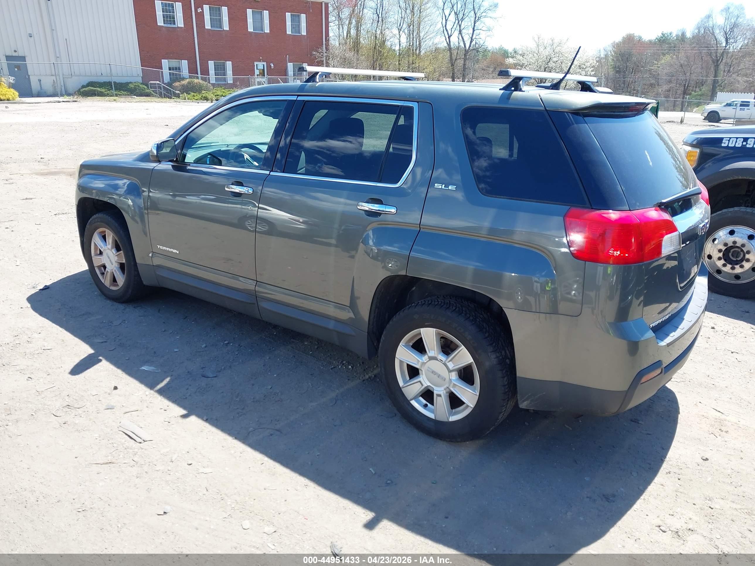 GMC TERRAIN image 3
