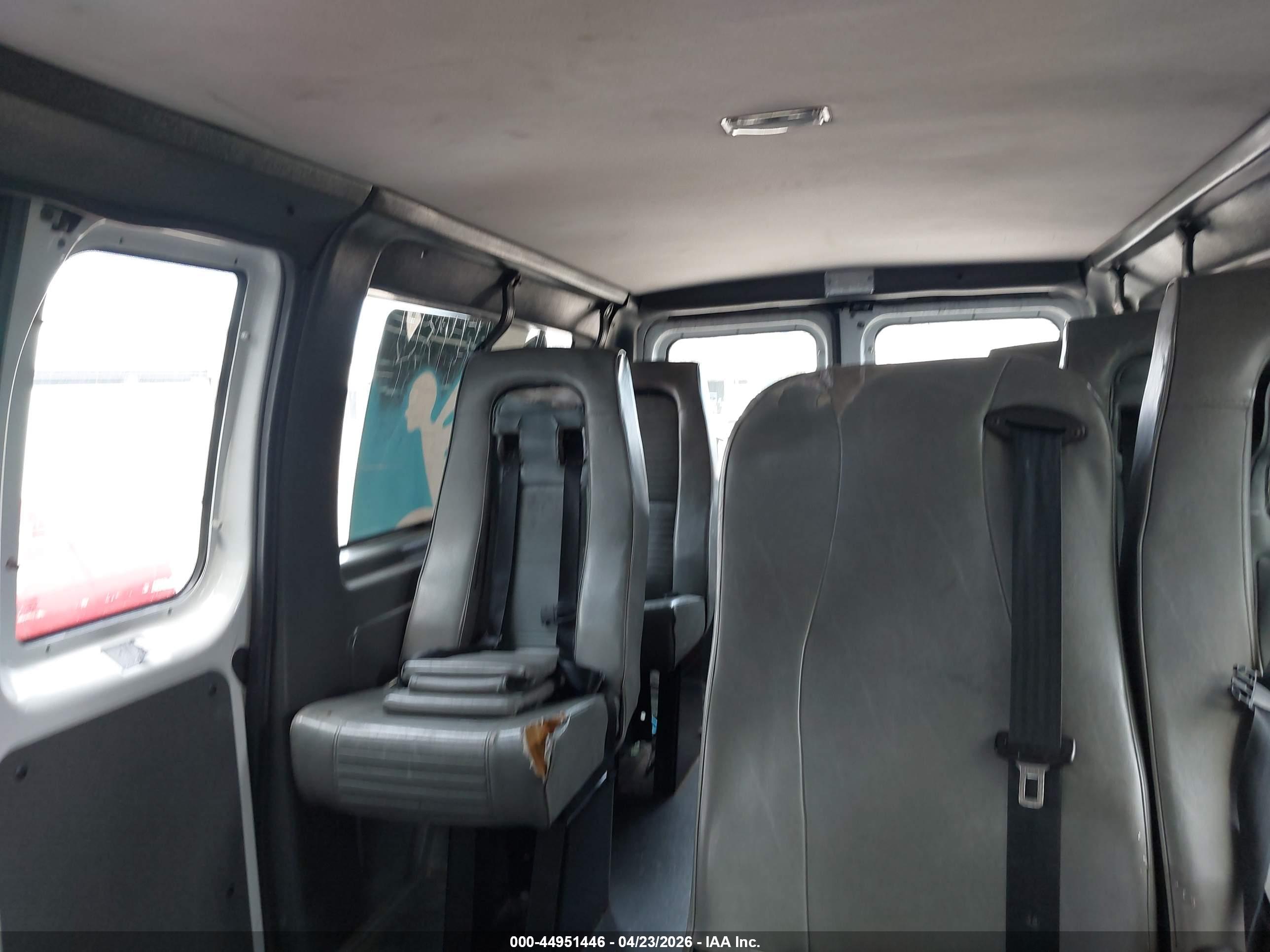 FORD E-250 image 8