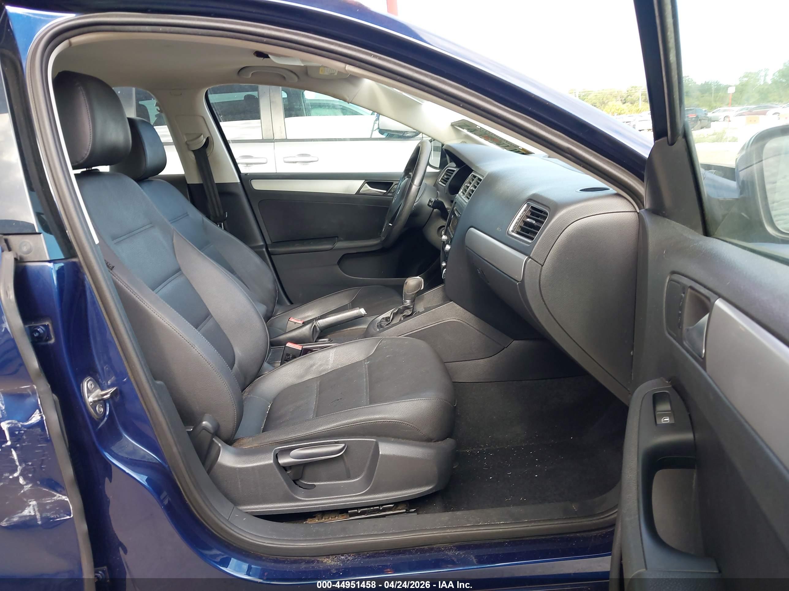 VOLKSWAGEN JETTA image 5