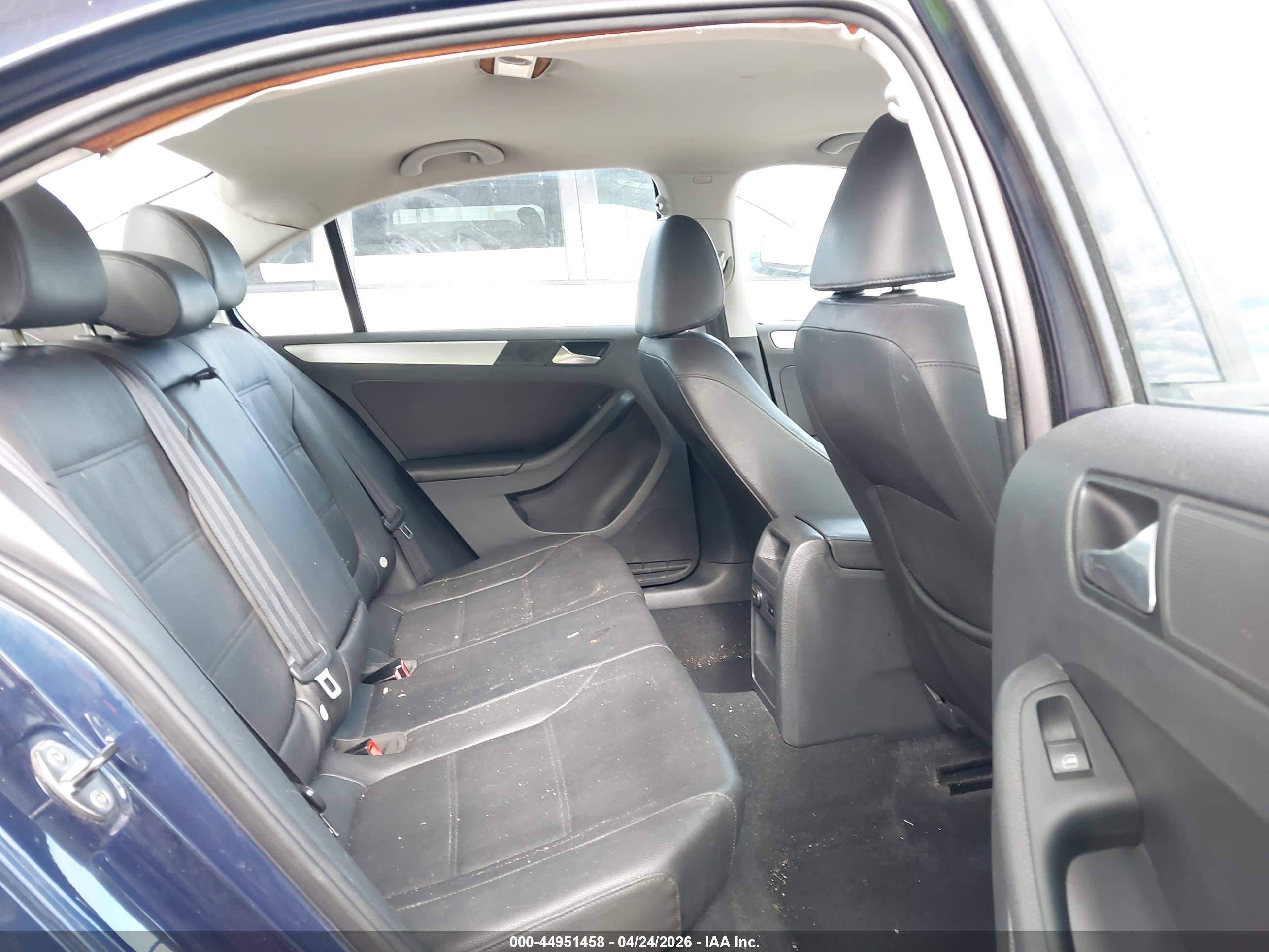 VOLKSWAGEN JETTA image 8